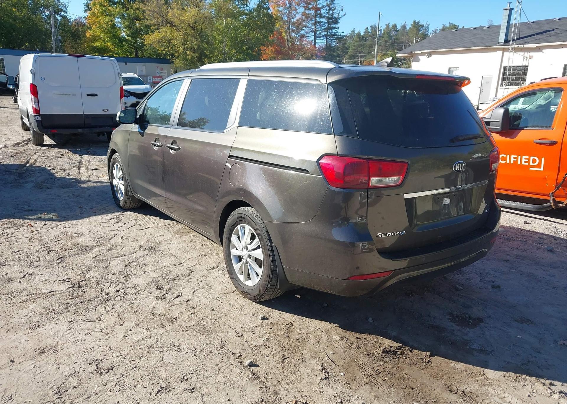 2017 KIA SEDONA LX