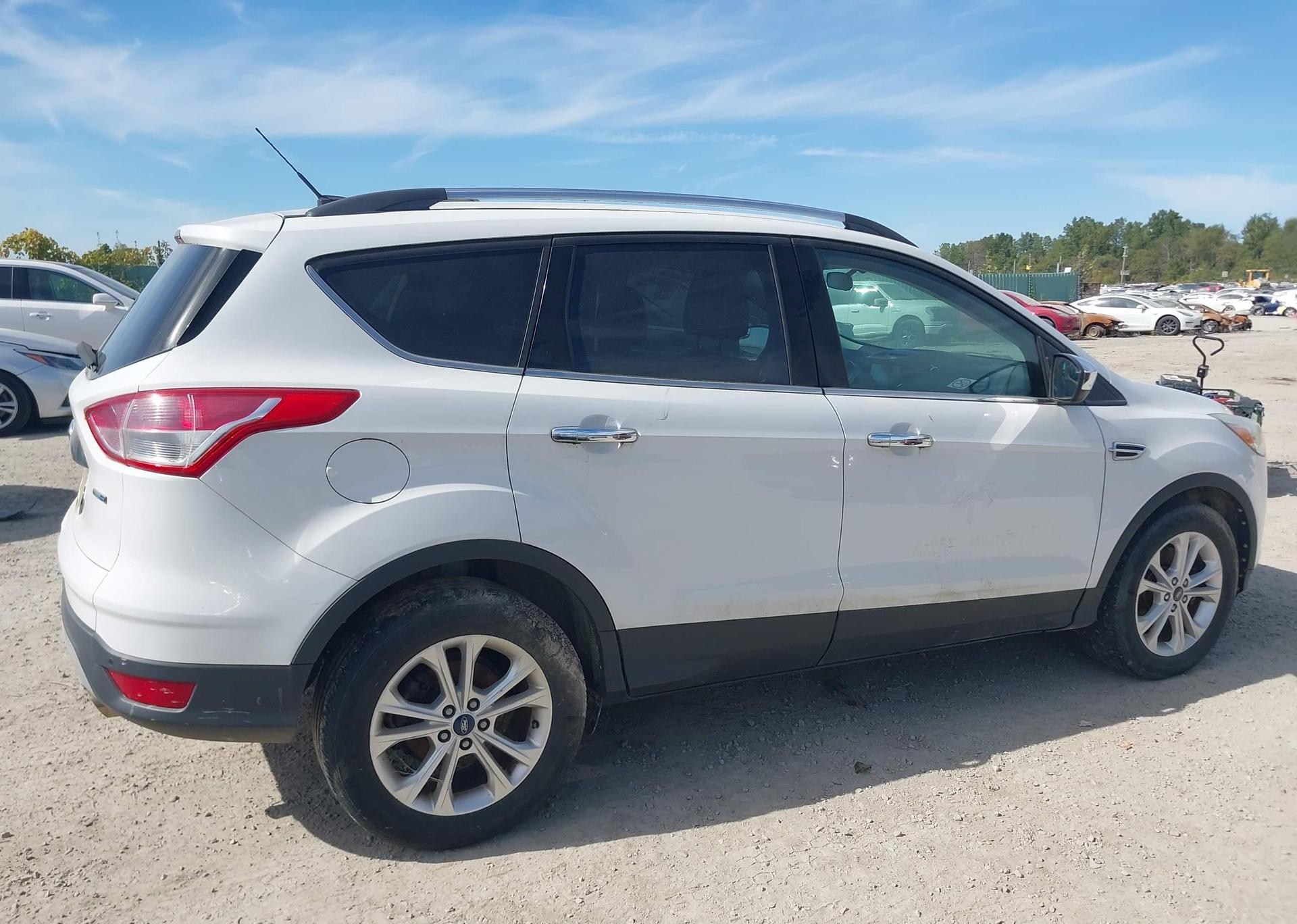 2015 FORD ESCAPE SE