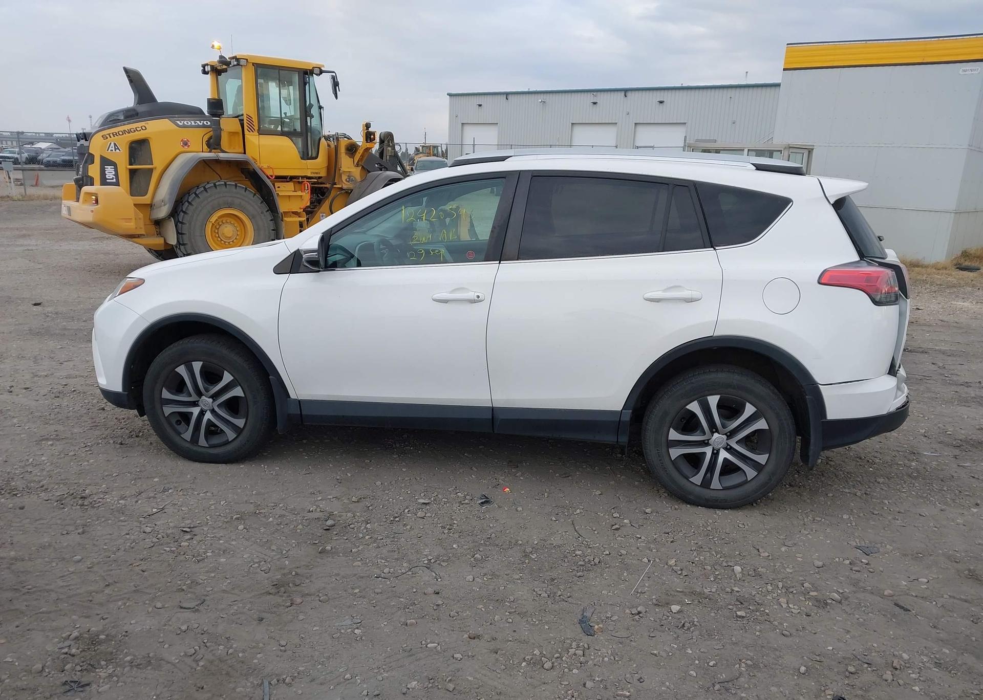 2016 TOYOTA RAV4 LE