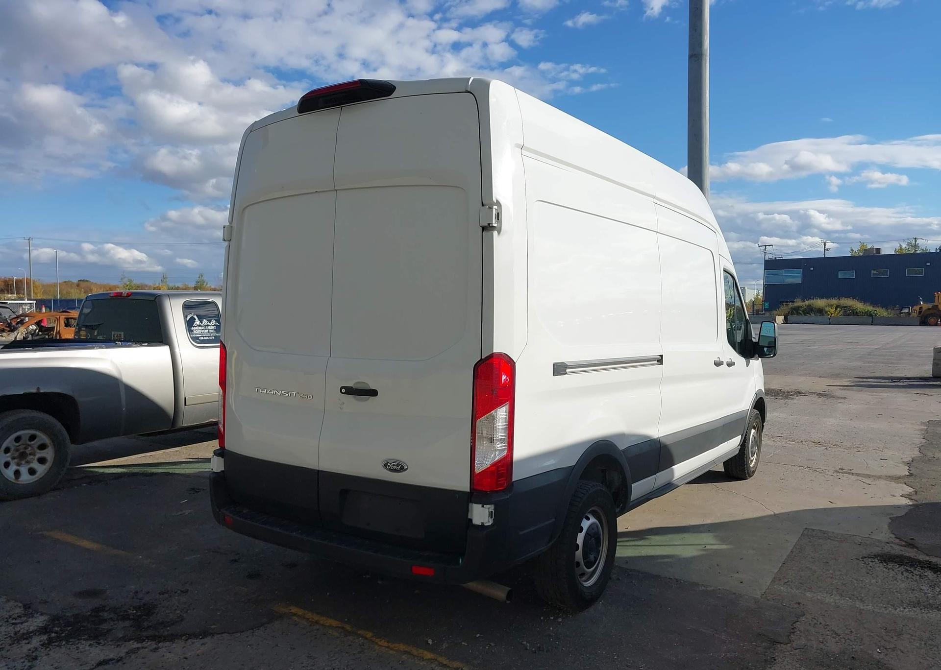 2023 FORD transit t-250