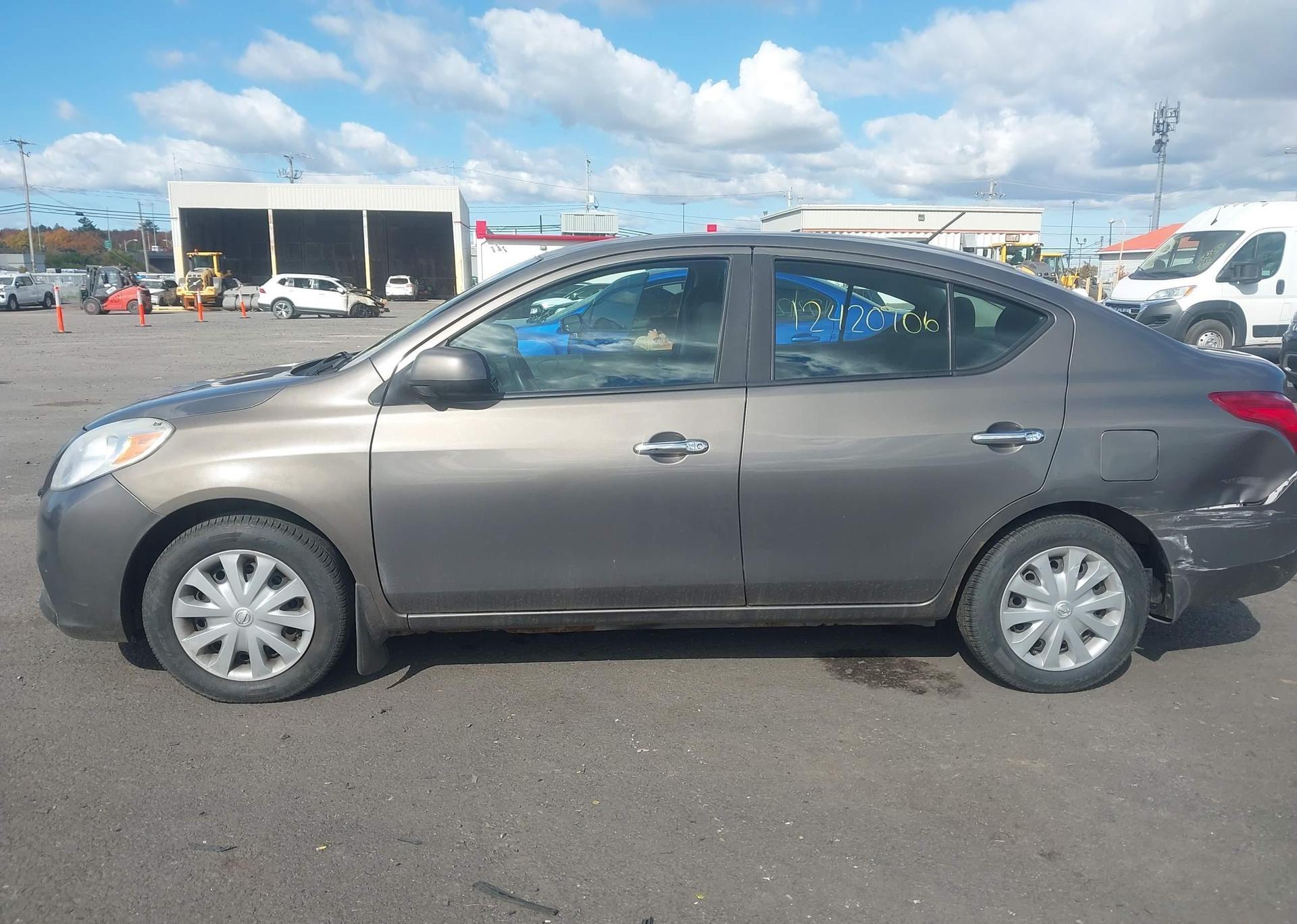 2012 NISSAN VERSA