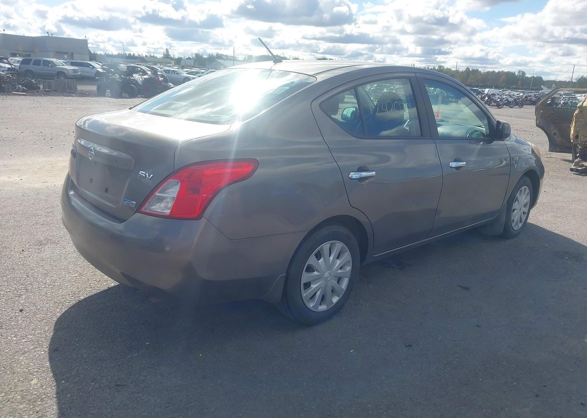 2012 NISSAN VERSA