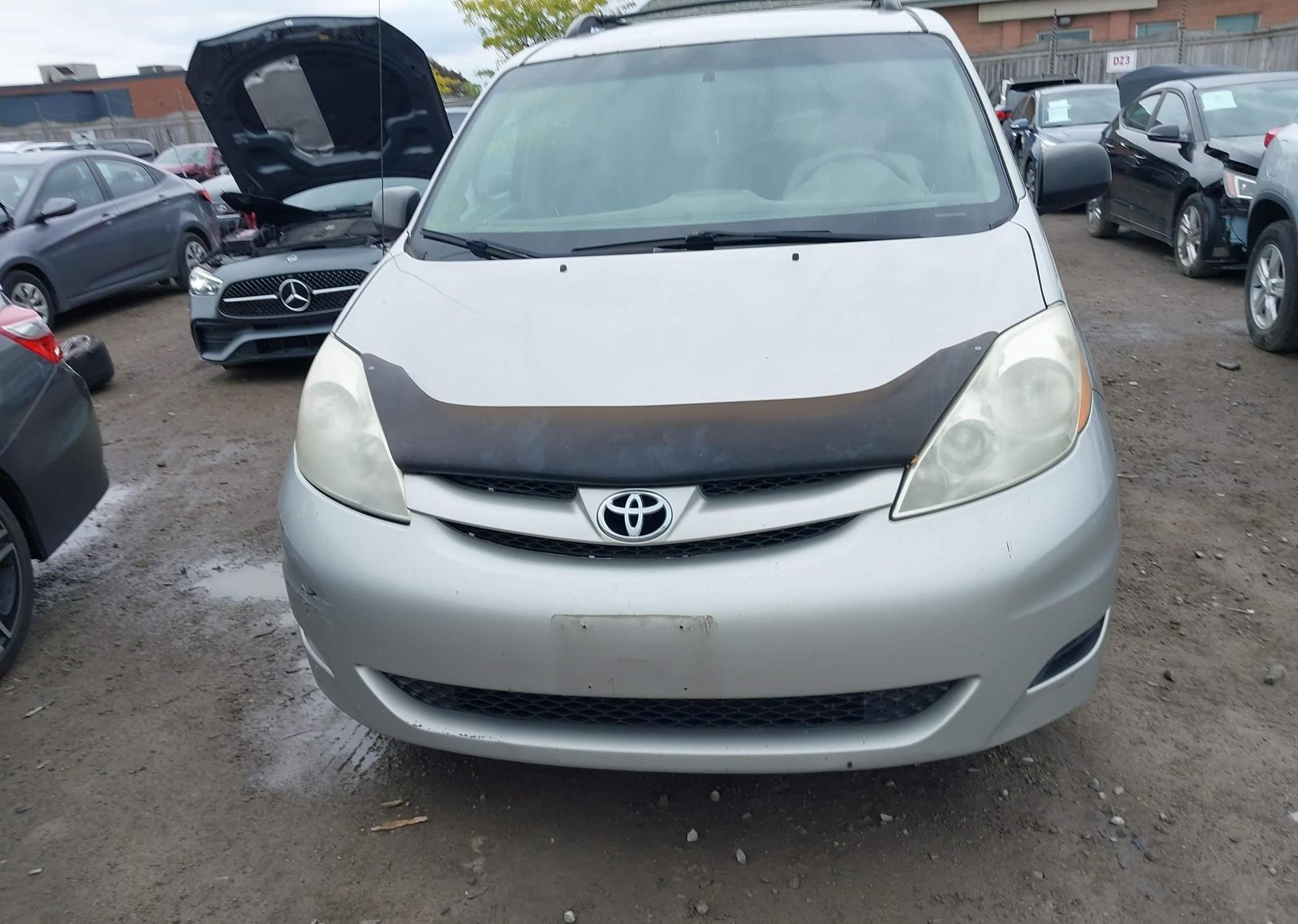 2010 TOYOTA SIENNA LE V6