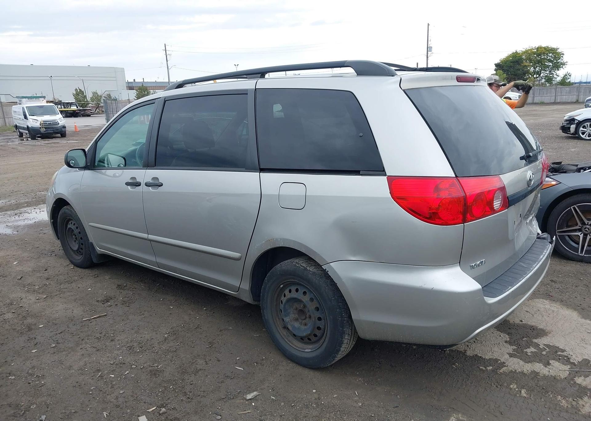 2010 TOYOTA SIENNA LE V6
