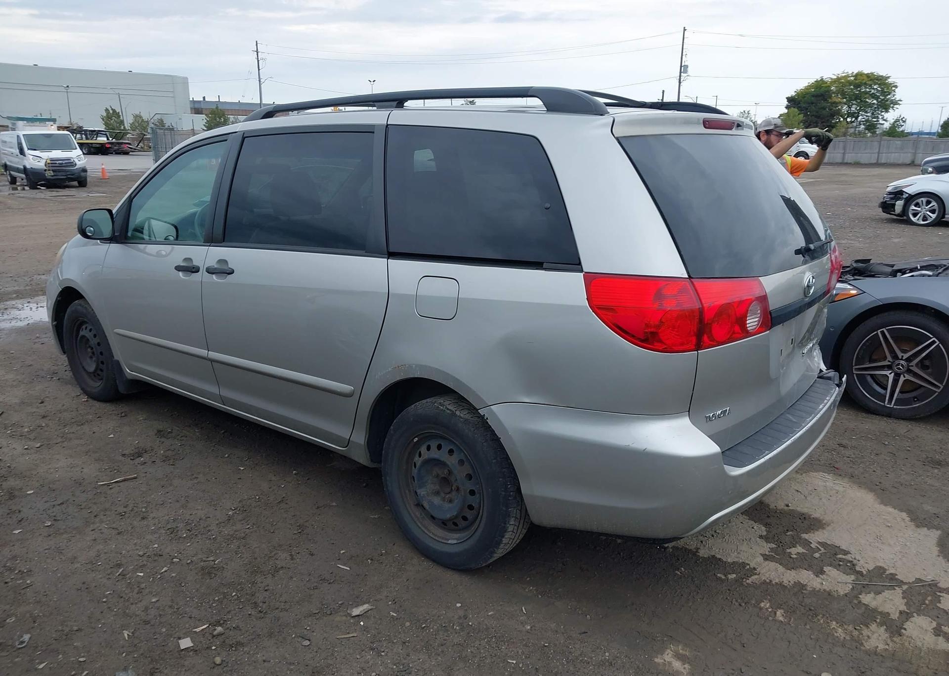 2010 TOYOTA SIENNA LE V6