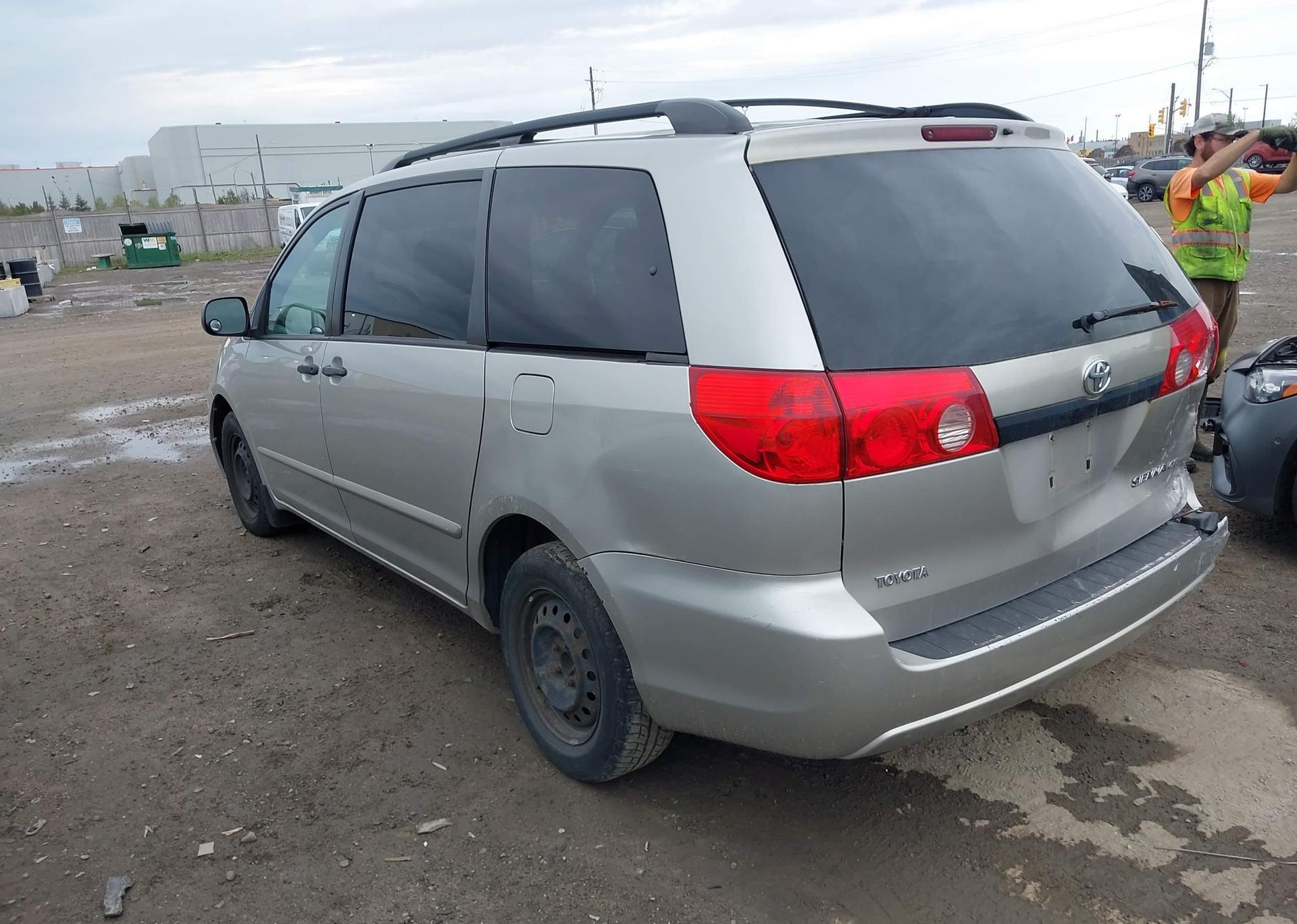2010 TOYOTA SIENNA LE V6