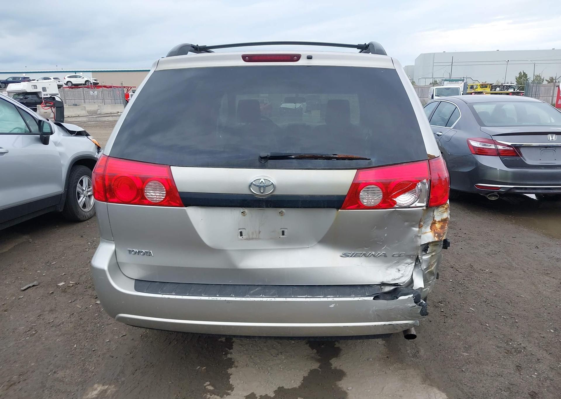2010 TOYOTA SIENNA LE V6