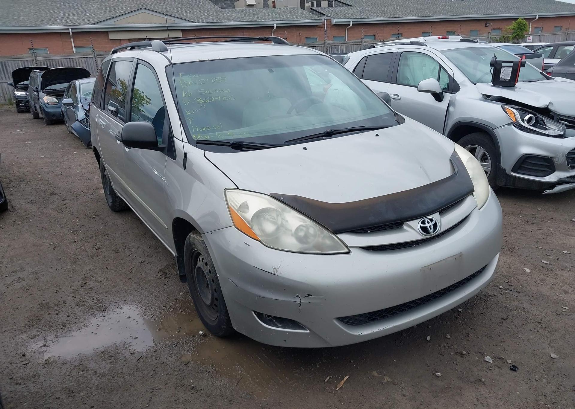 2010 TOYOTA SIENNA LE V6