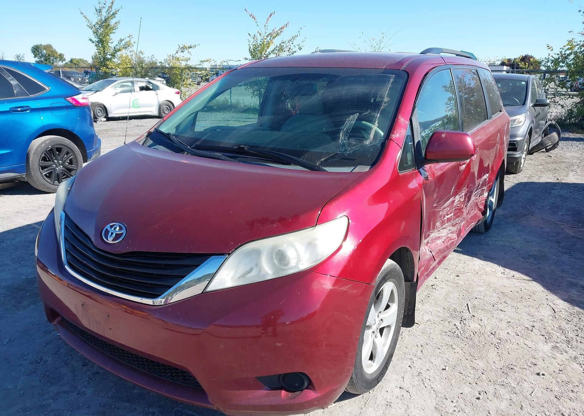 2012 TOYOTA SIENNA