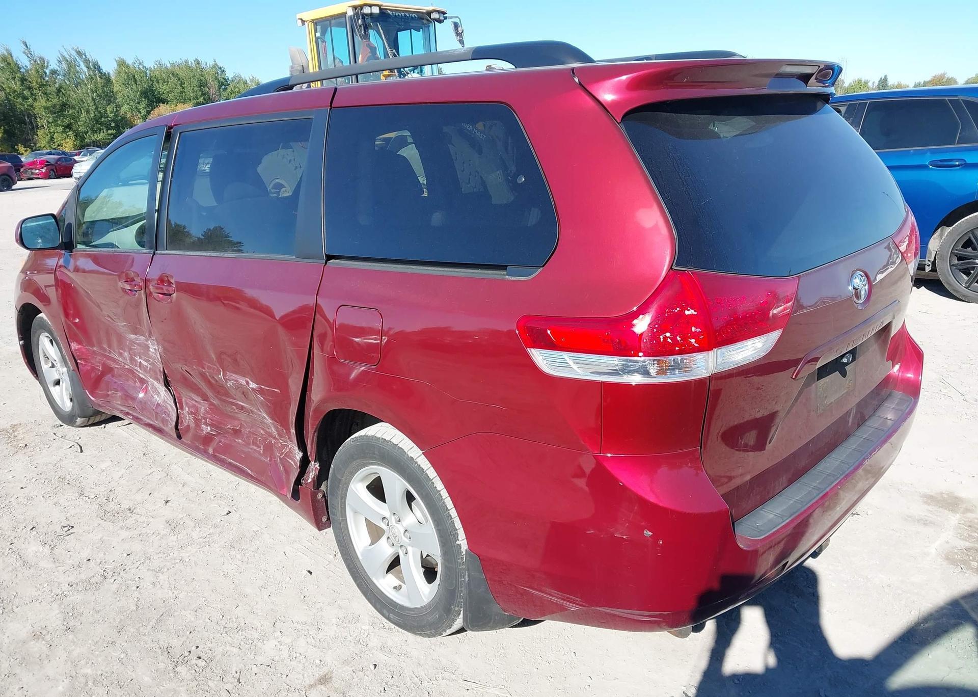 2012 TOYOTA SIENNA