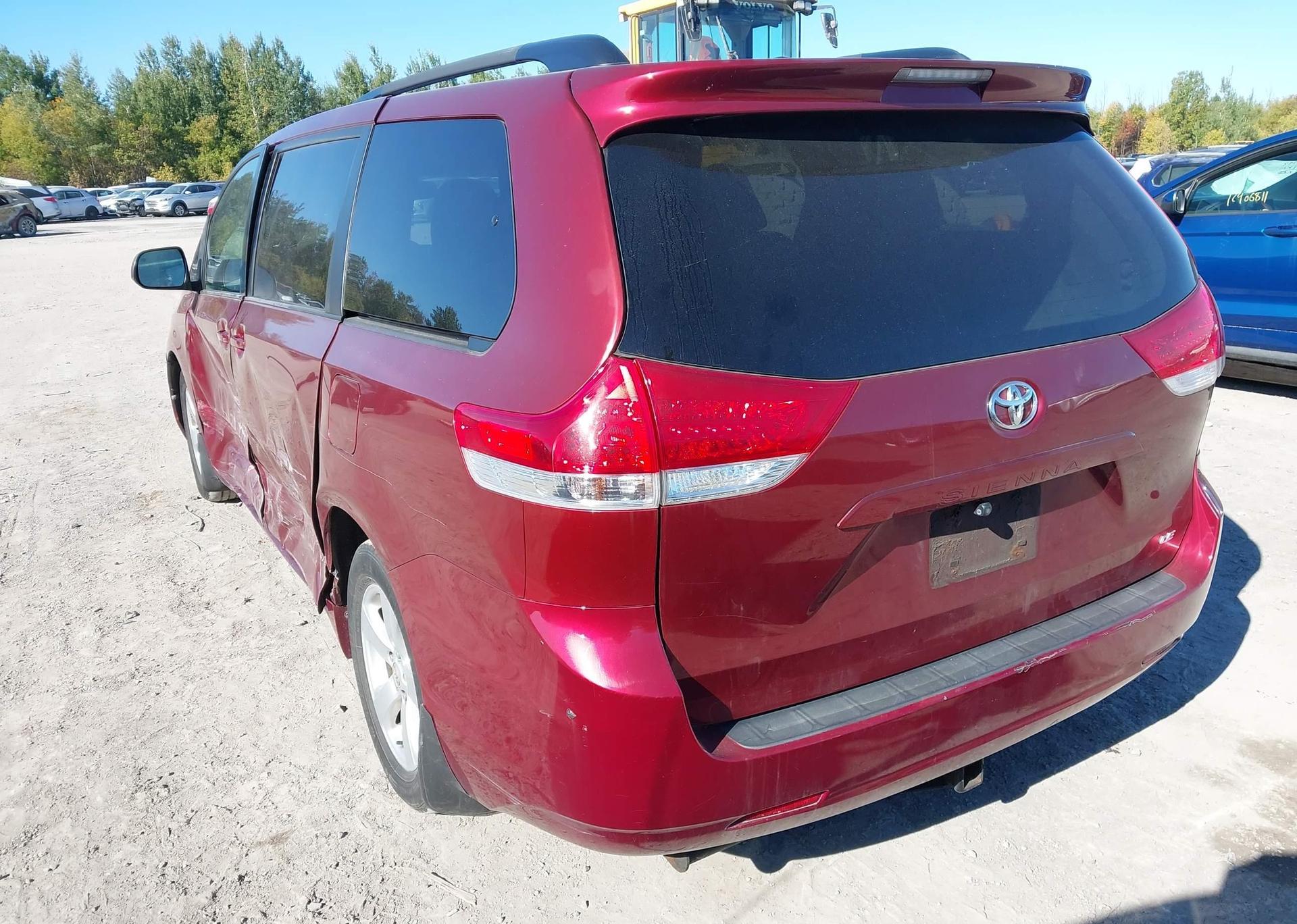 2012 TOYOTA SIENNA
