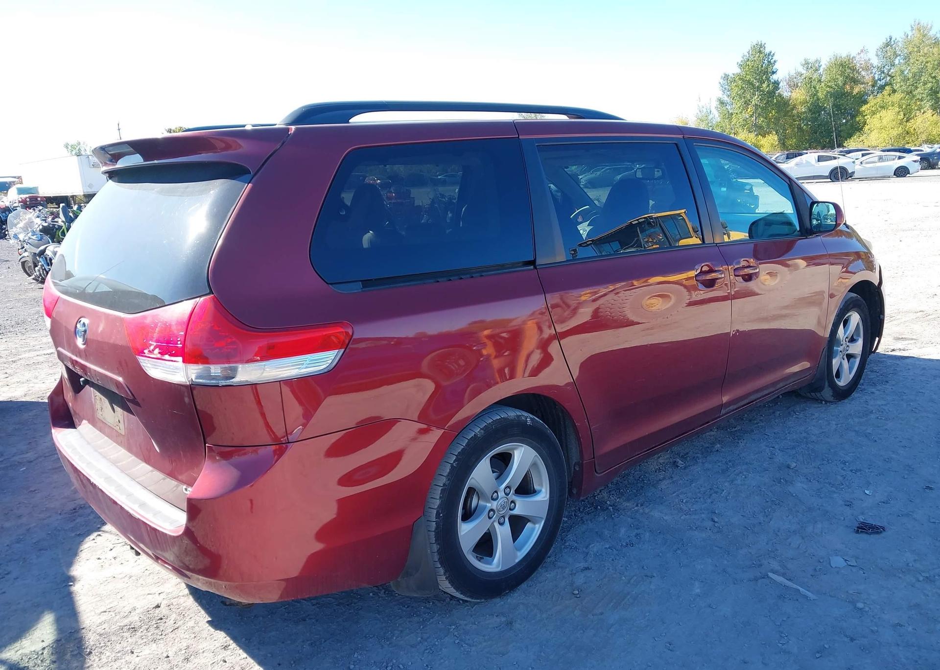 2012 TOYOTA SIENNA