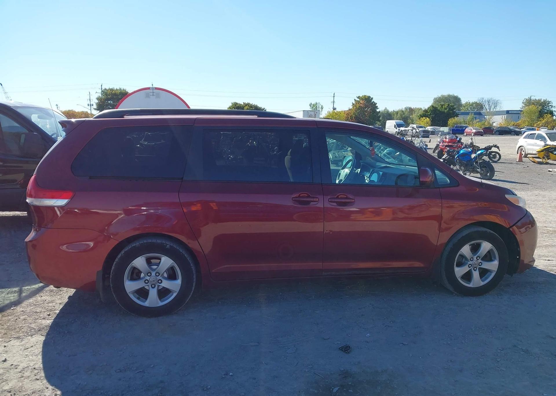 2012 TOYOTA SIENNA