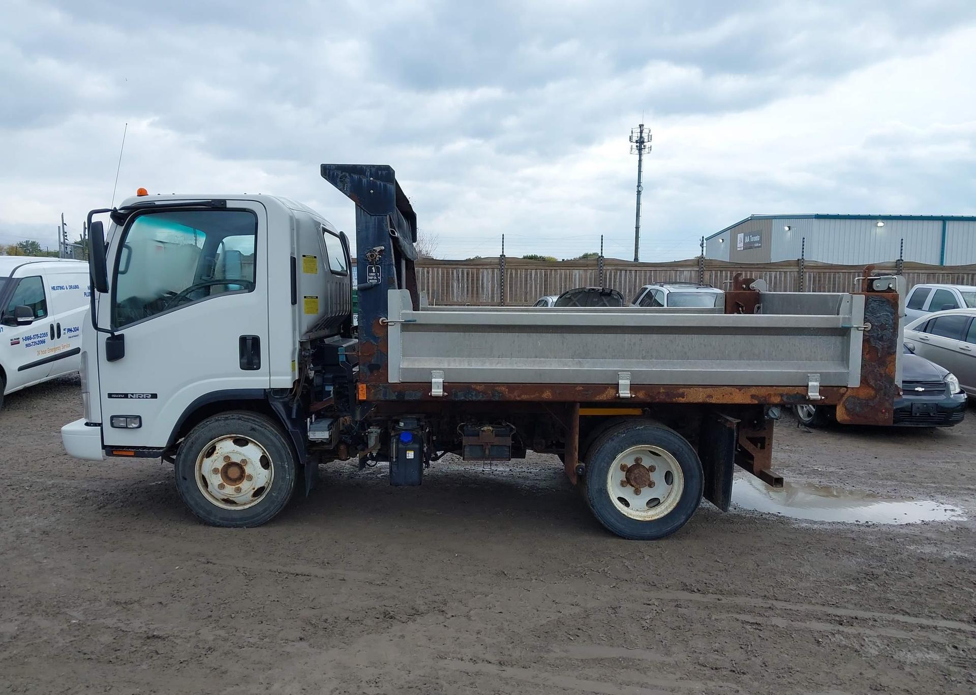 2017 ISUZU NRR