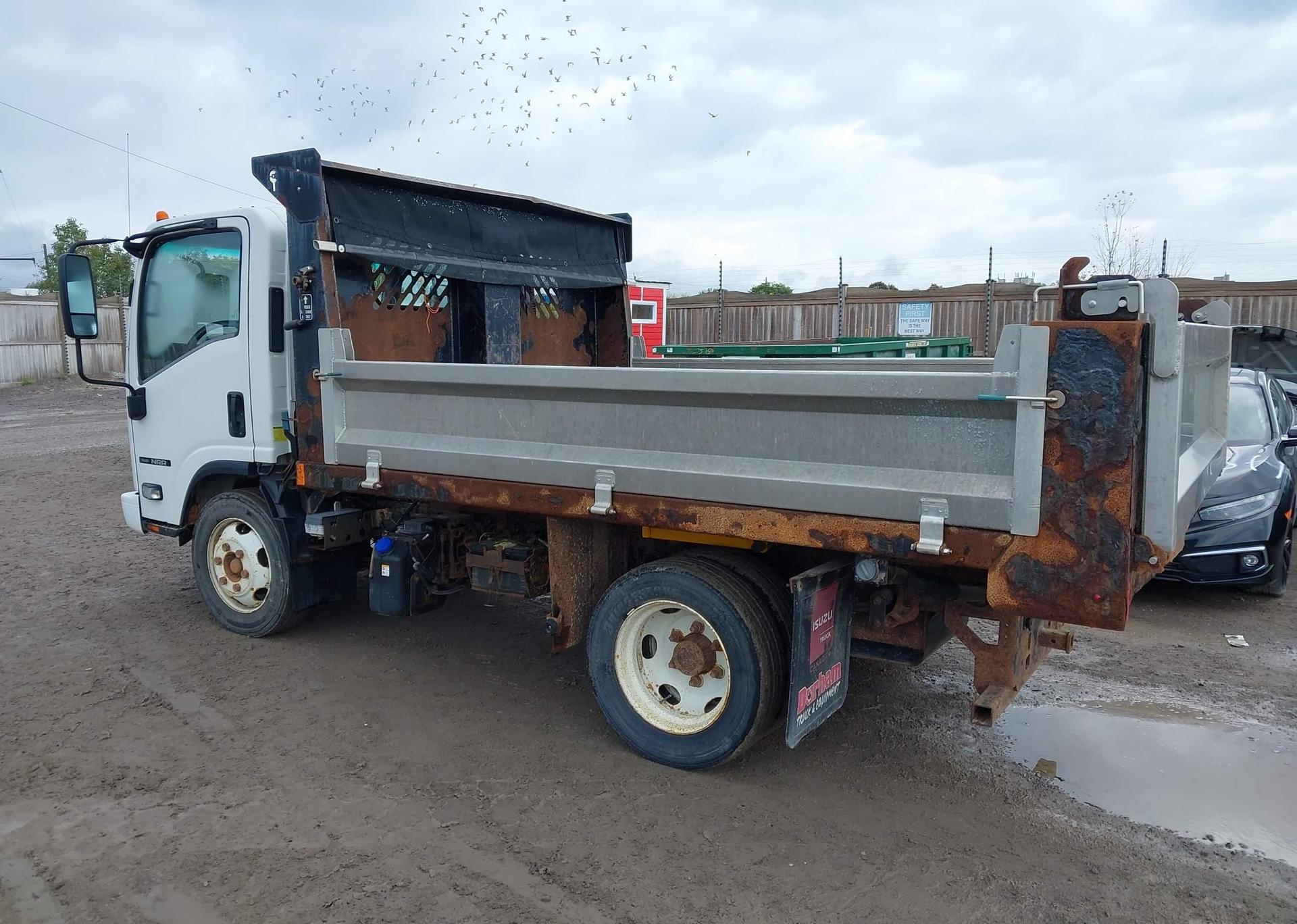 2017 ISUZU NRR