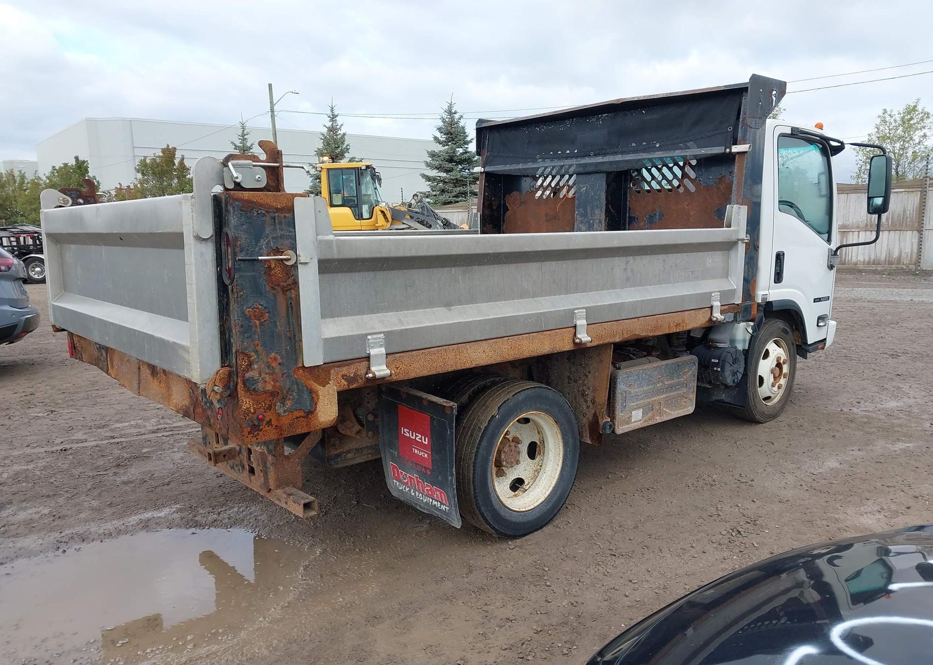 2017 ISUZU NRR