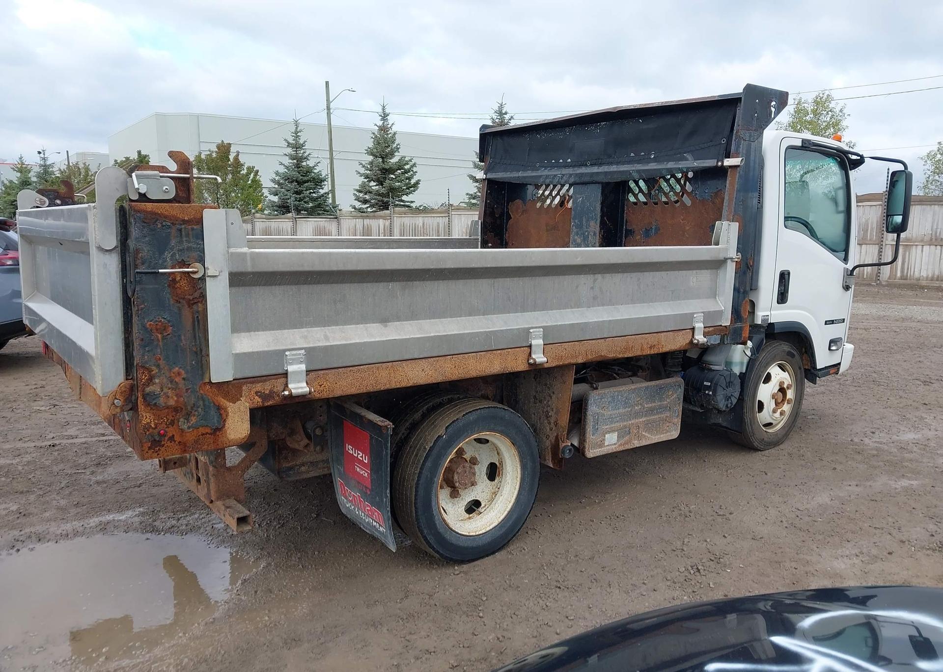 2017 ISUZU NRR