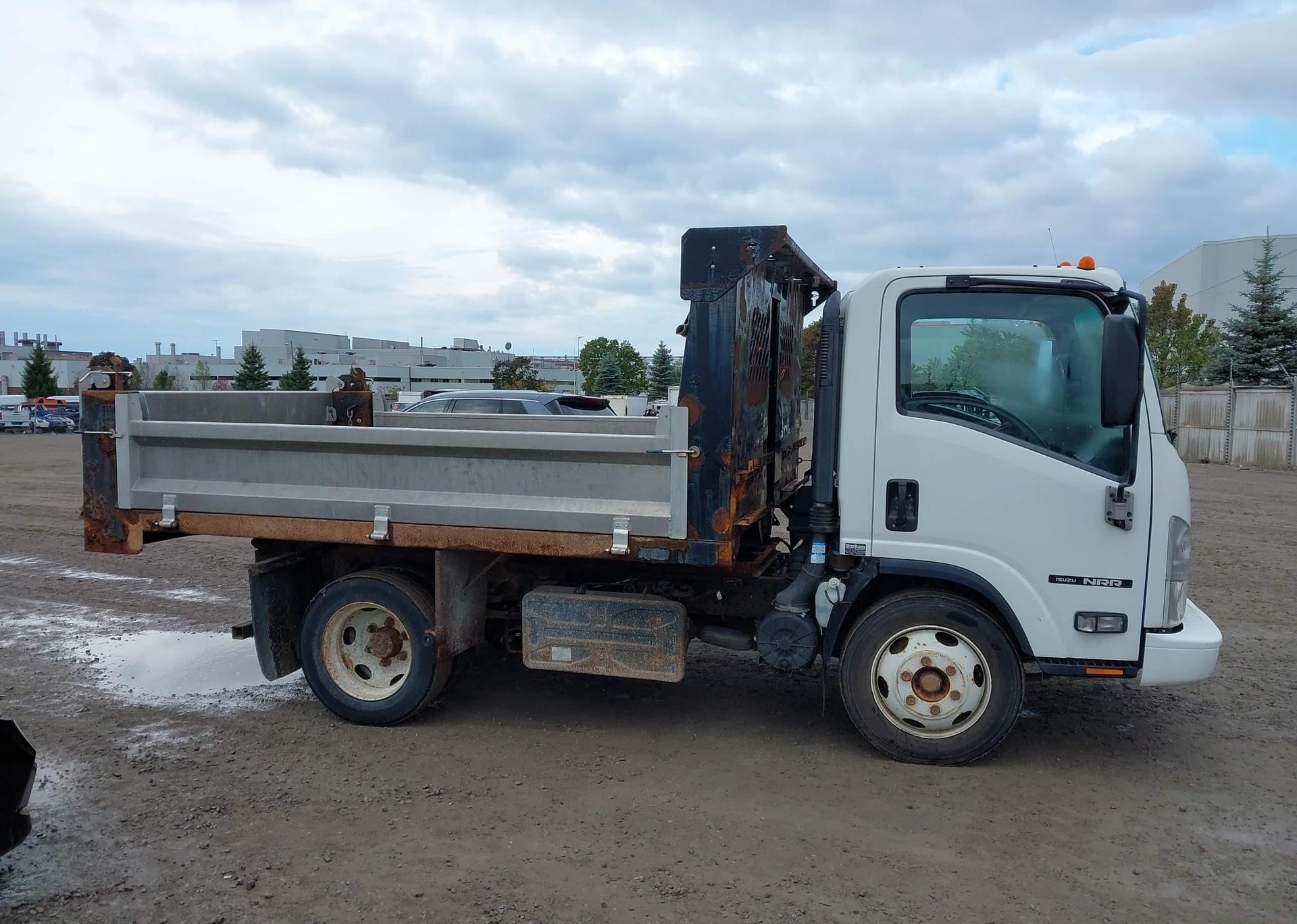 2017 ISUZU NRR