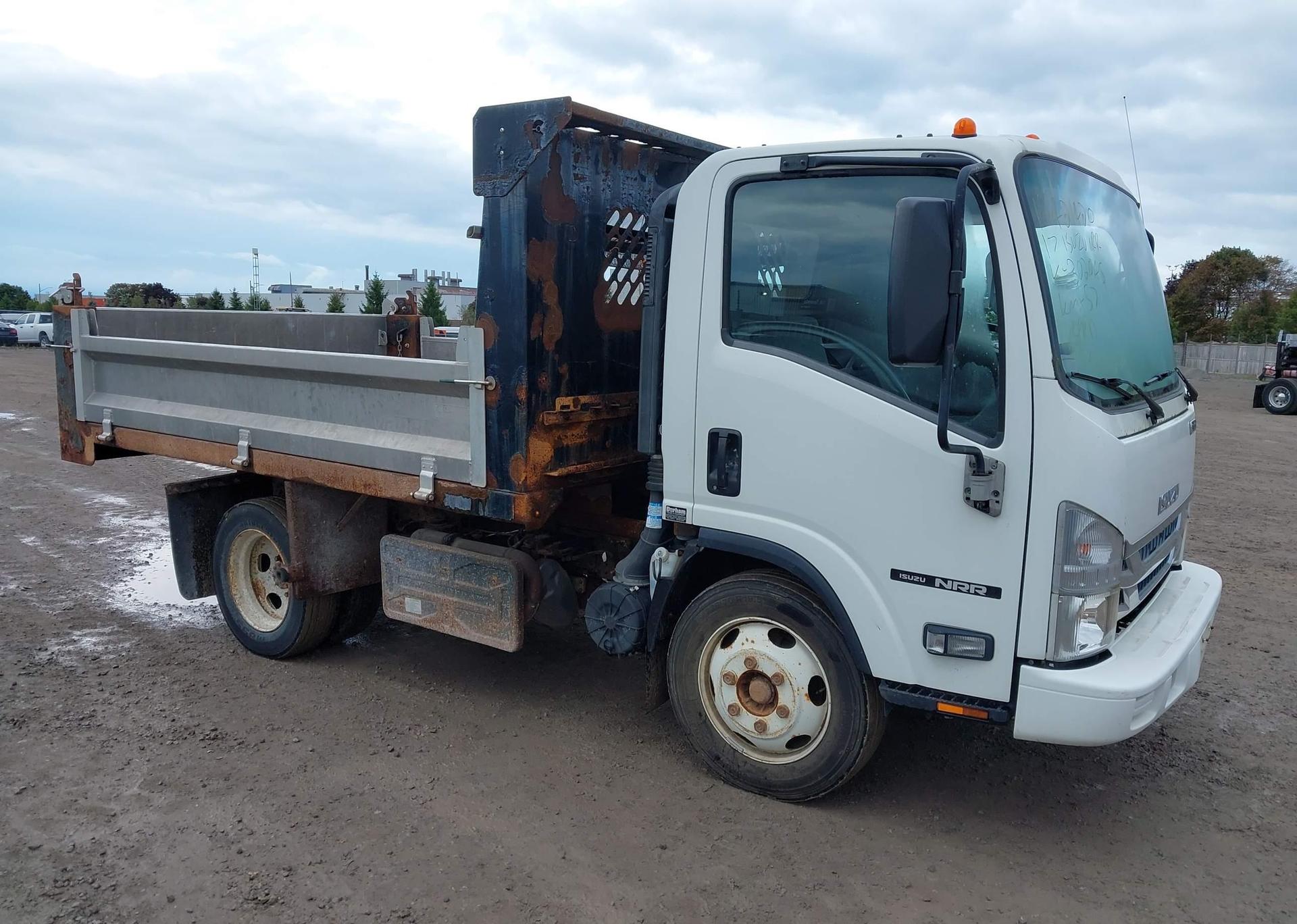 2017 ISUZU NRR