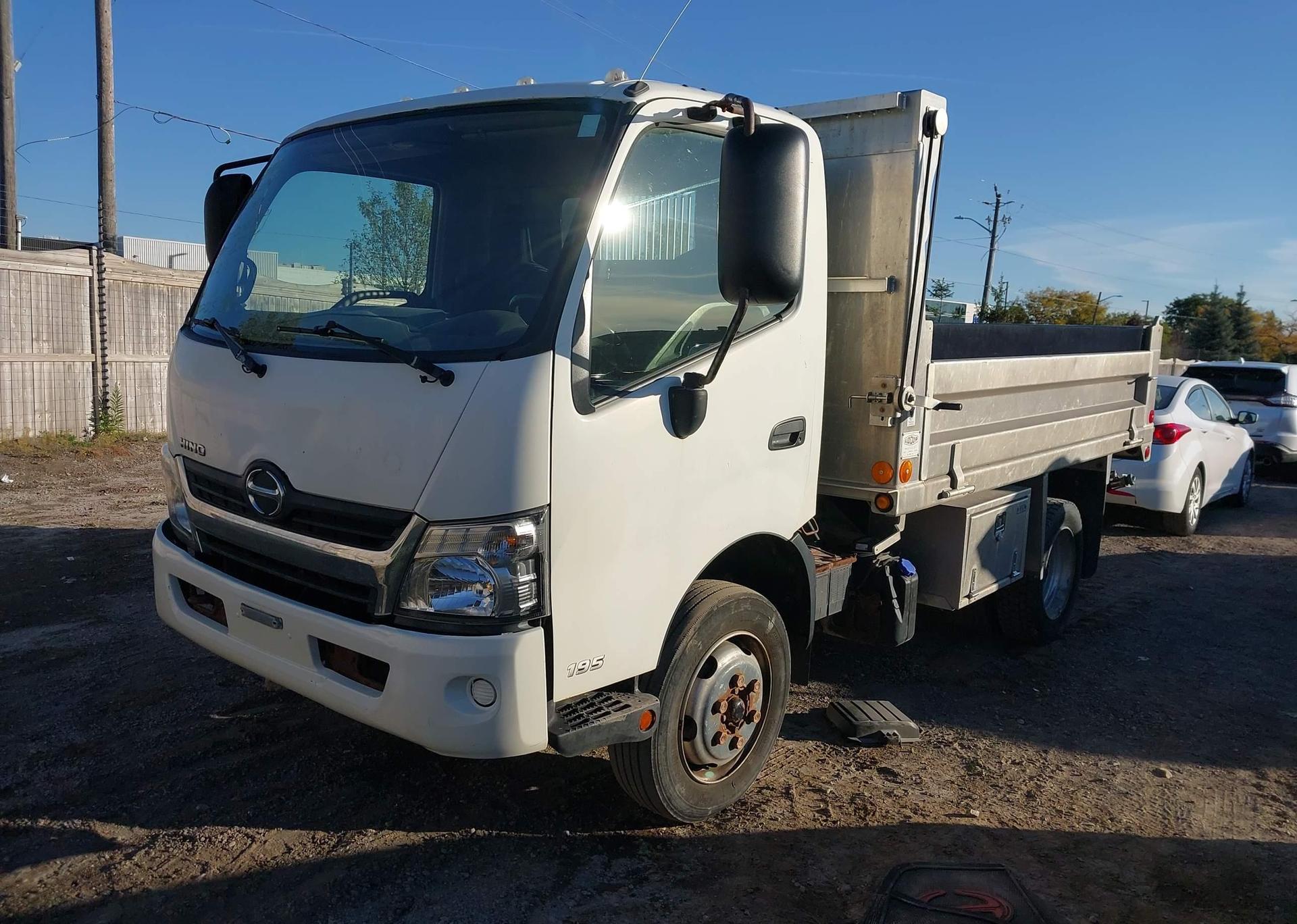 2016 HINO 195