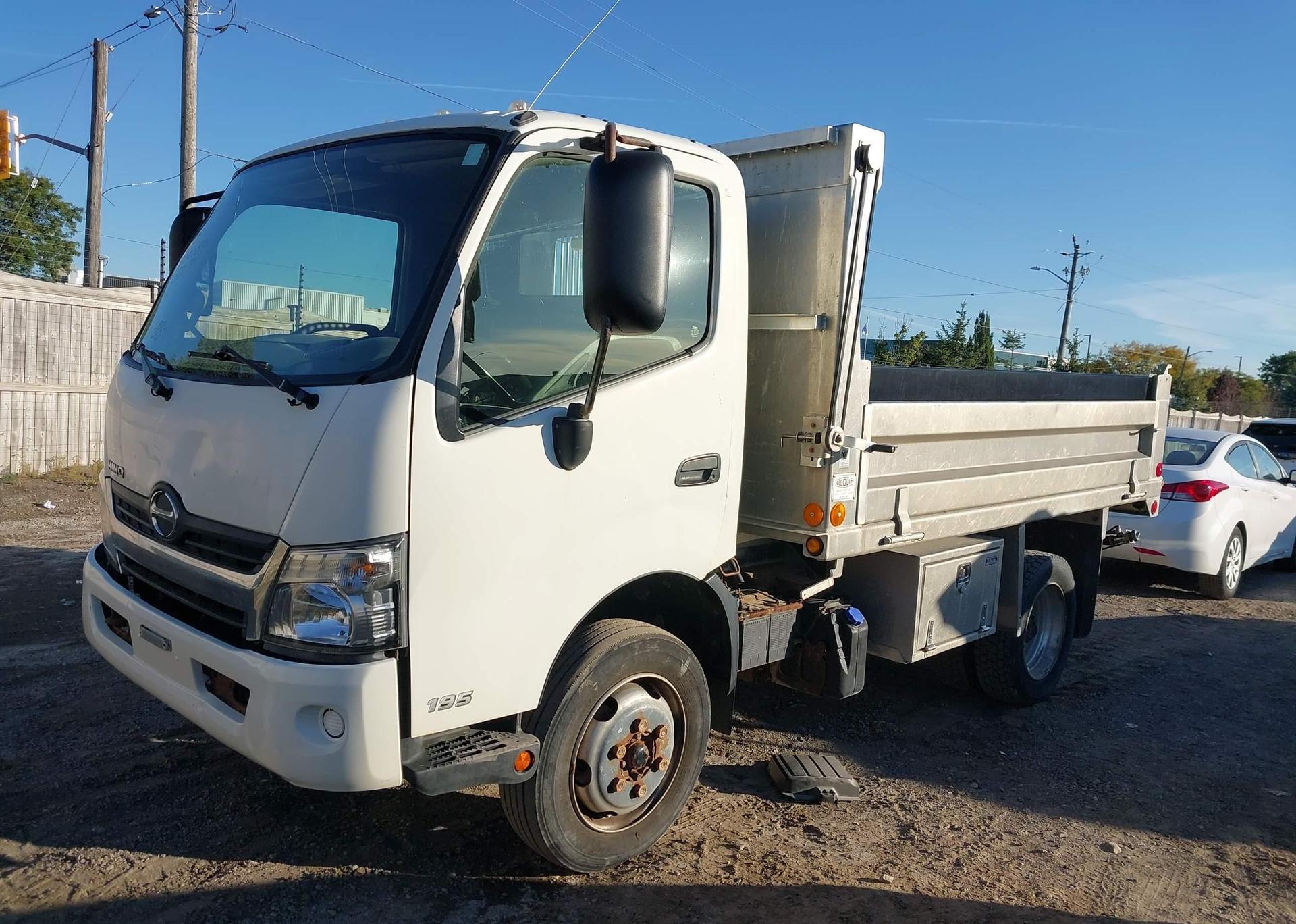 2016 HINO 195