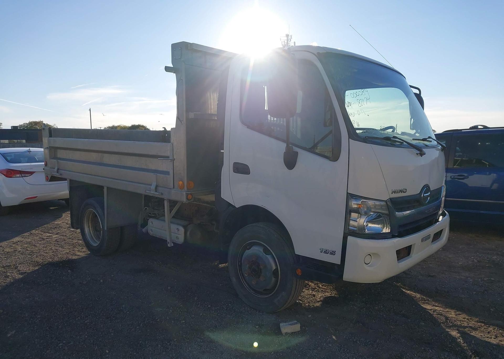 2016 HINO 195