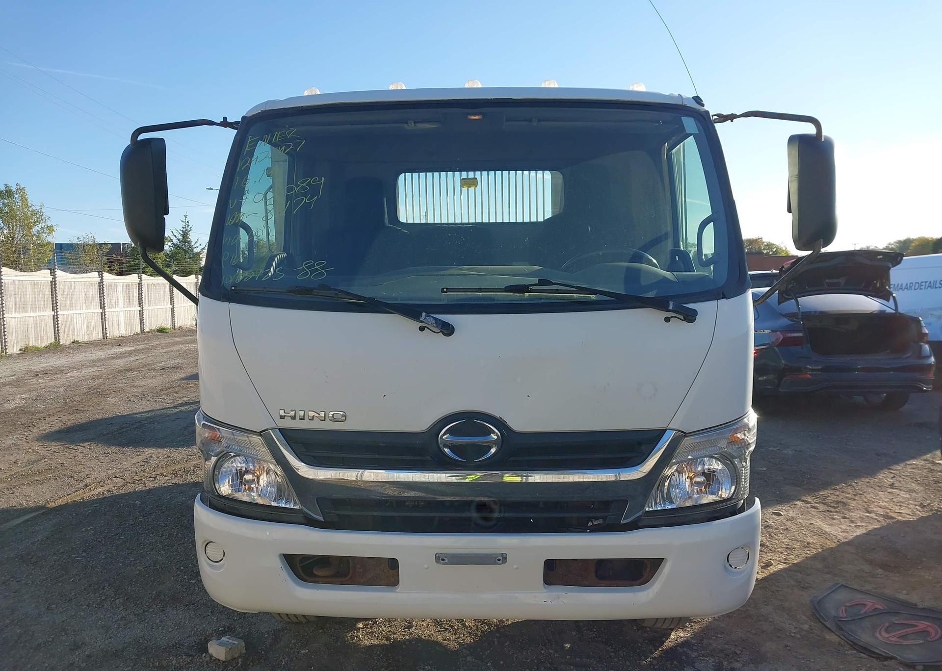 2016 HINO 195