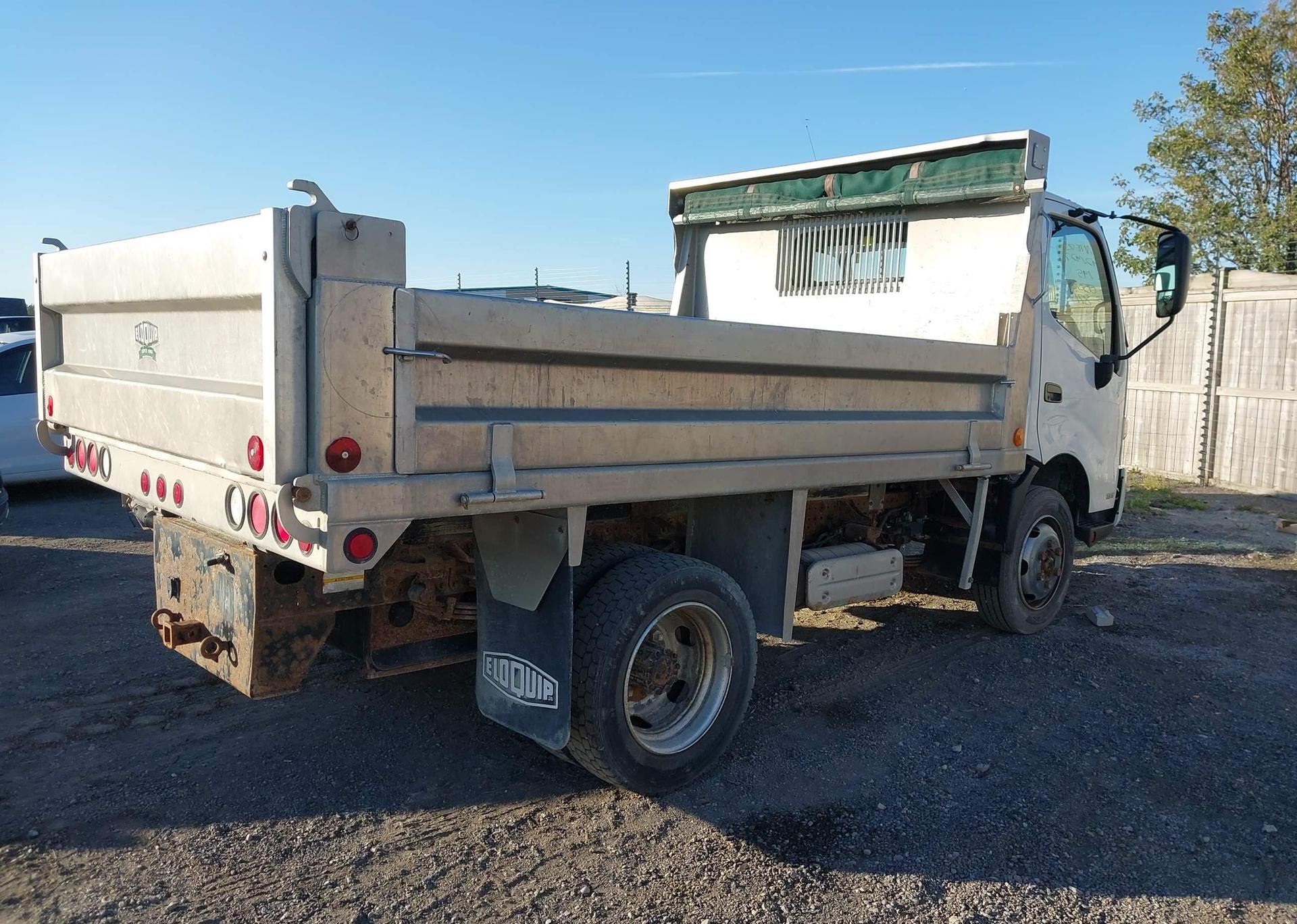 2016 HINO 195