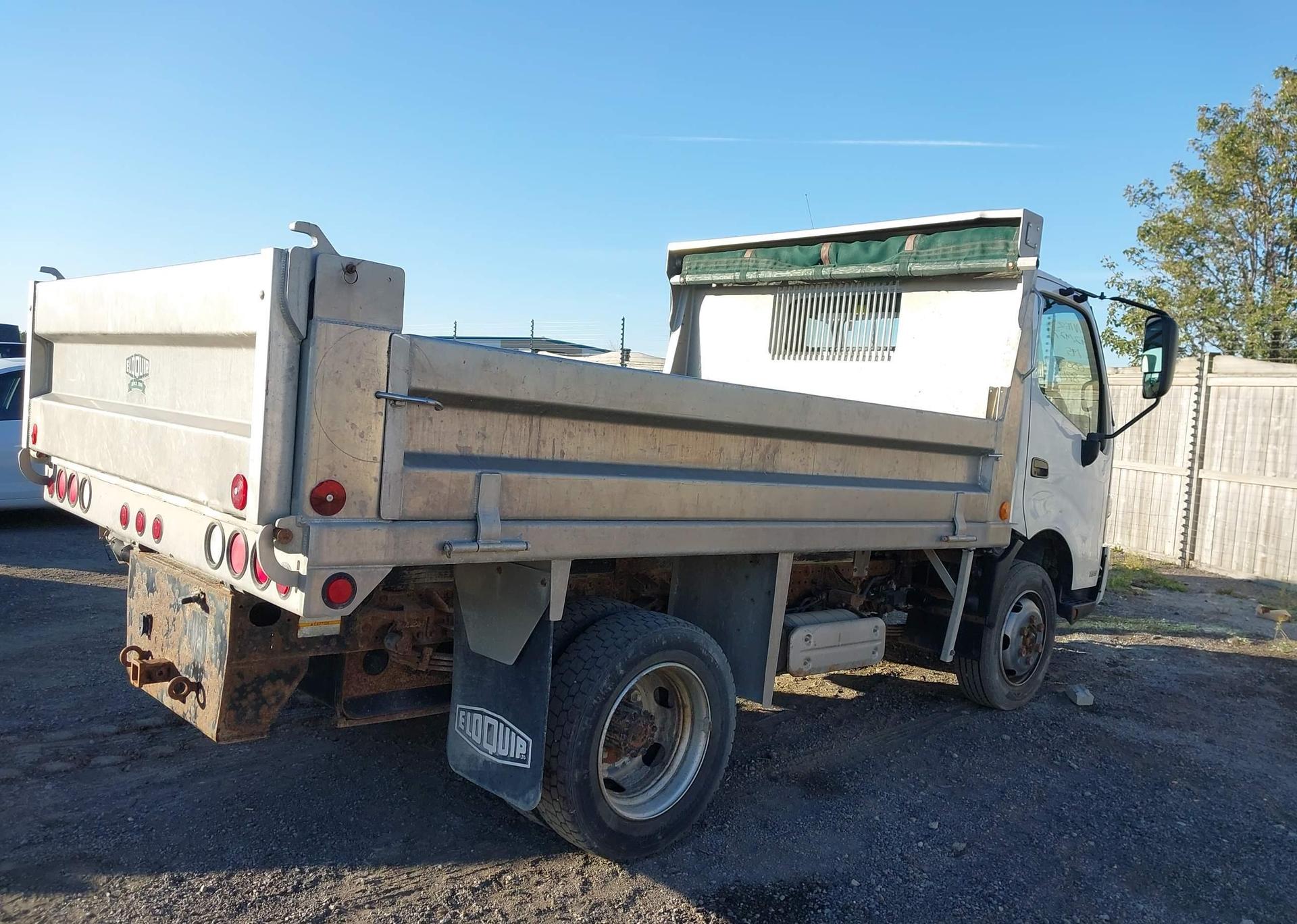 2016 HINO 195