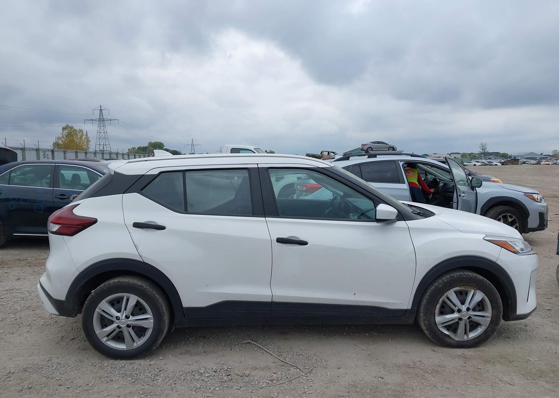 2021 NISSAN KICKS