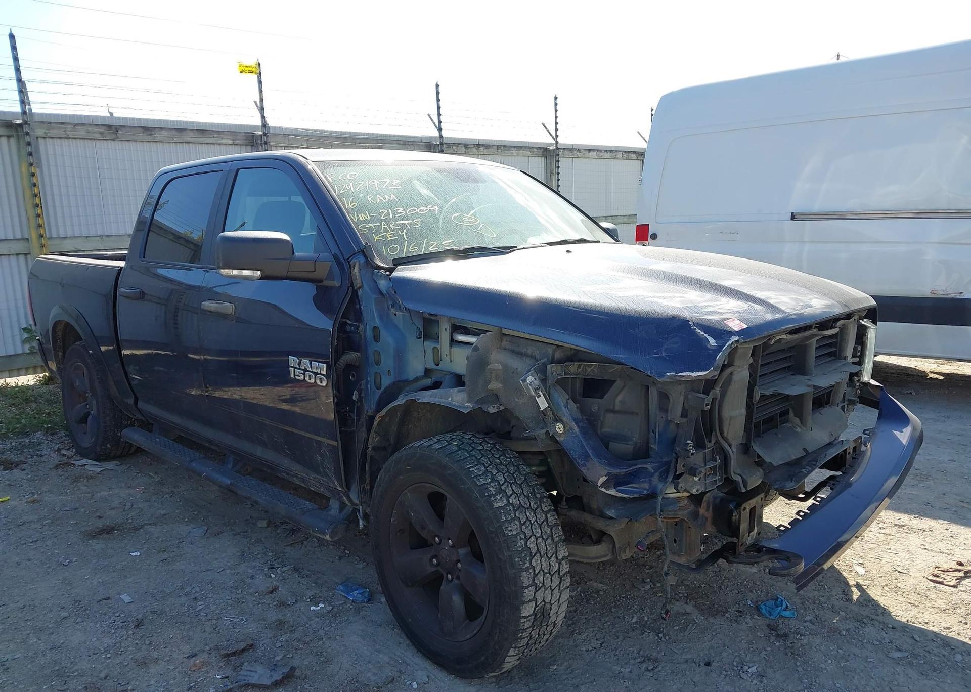 2016 RAM 1500 SLT