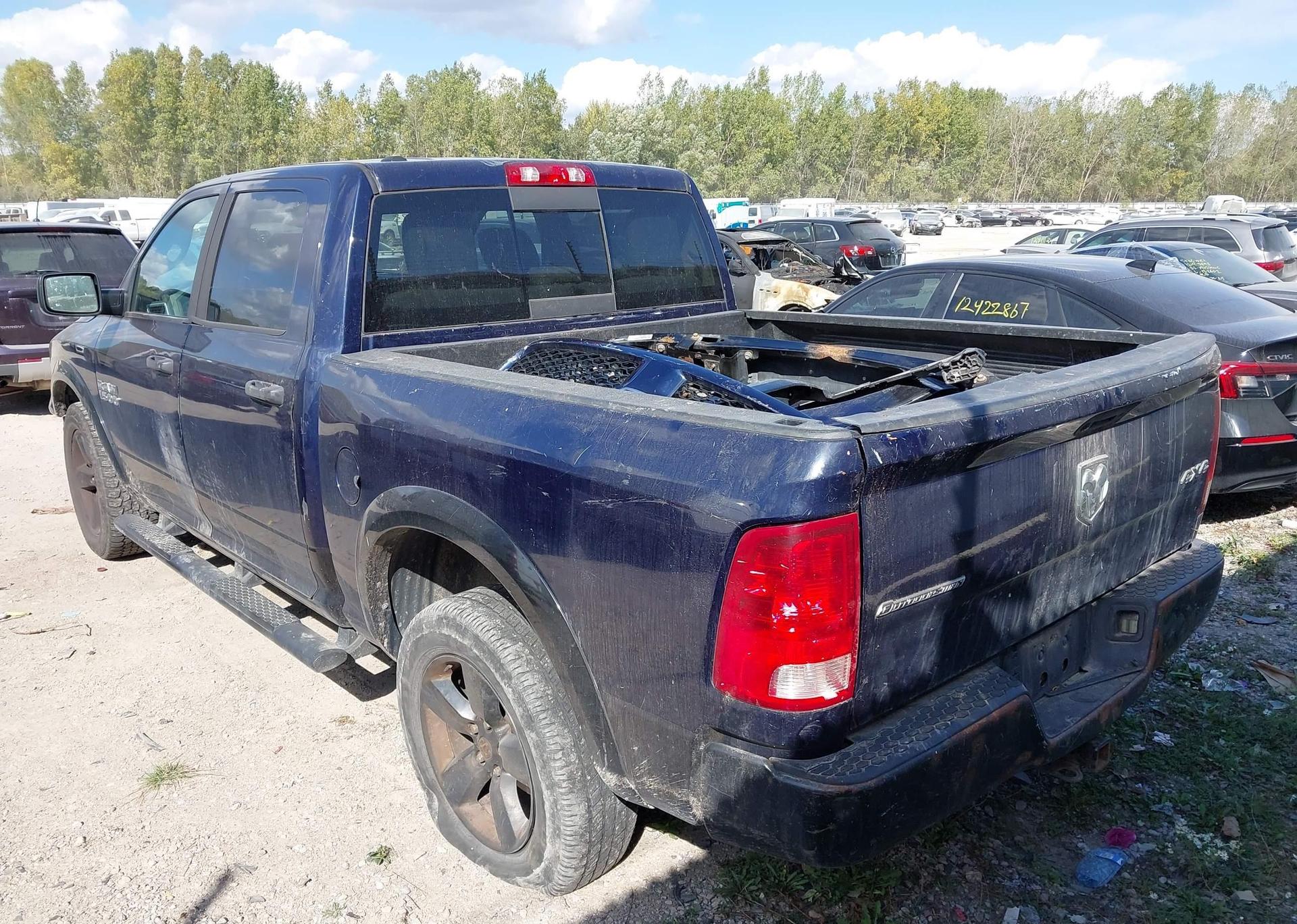 2016 RAM 1500 SLT