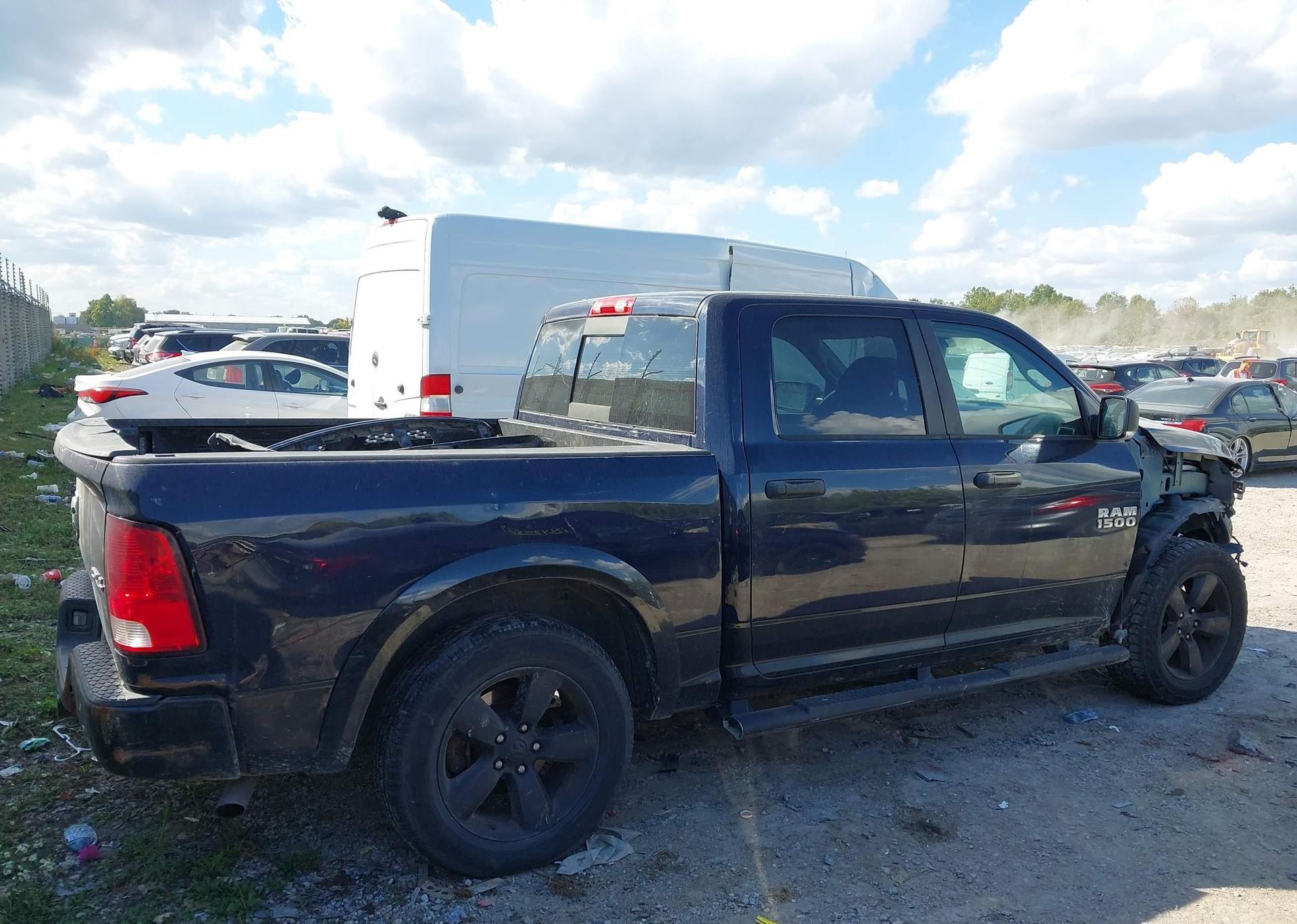 2016 RAM 1500 SLT