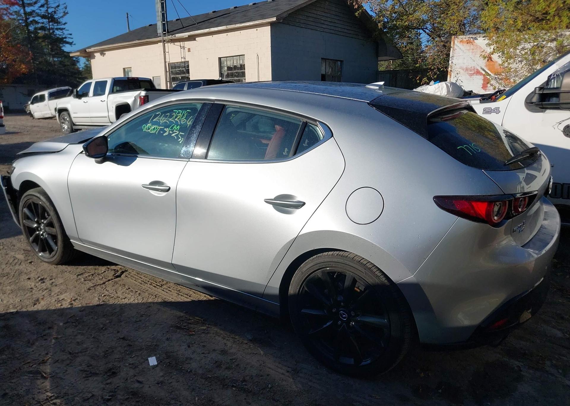2023 MAZDA 3 PREMIUM