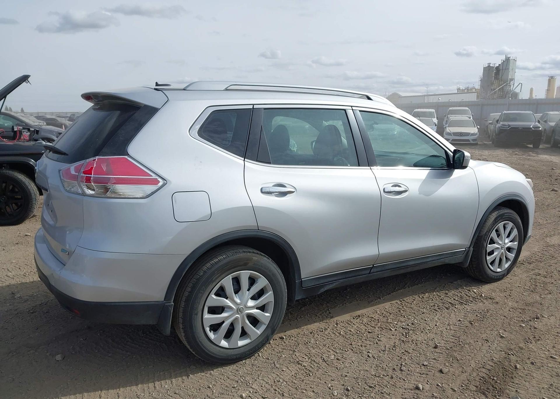2015 NISSAN ROGUE S