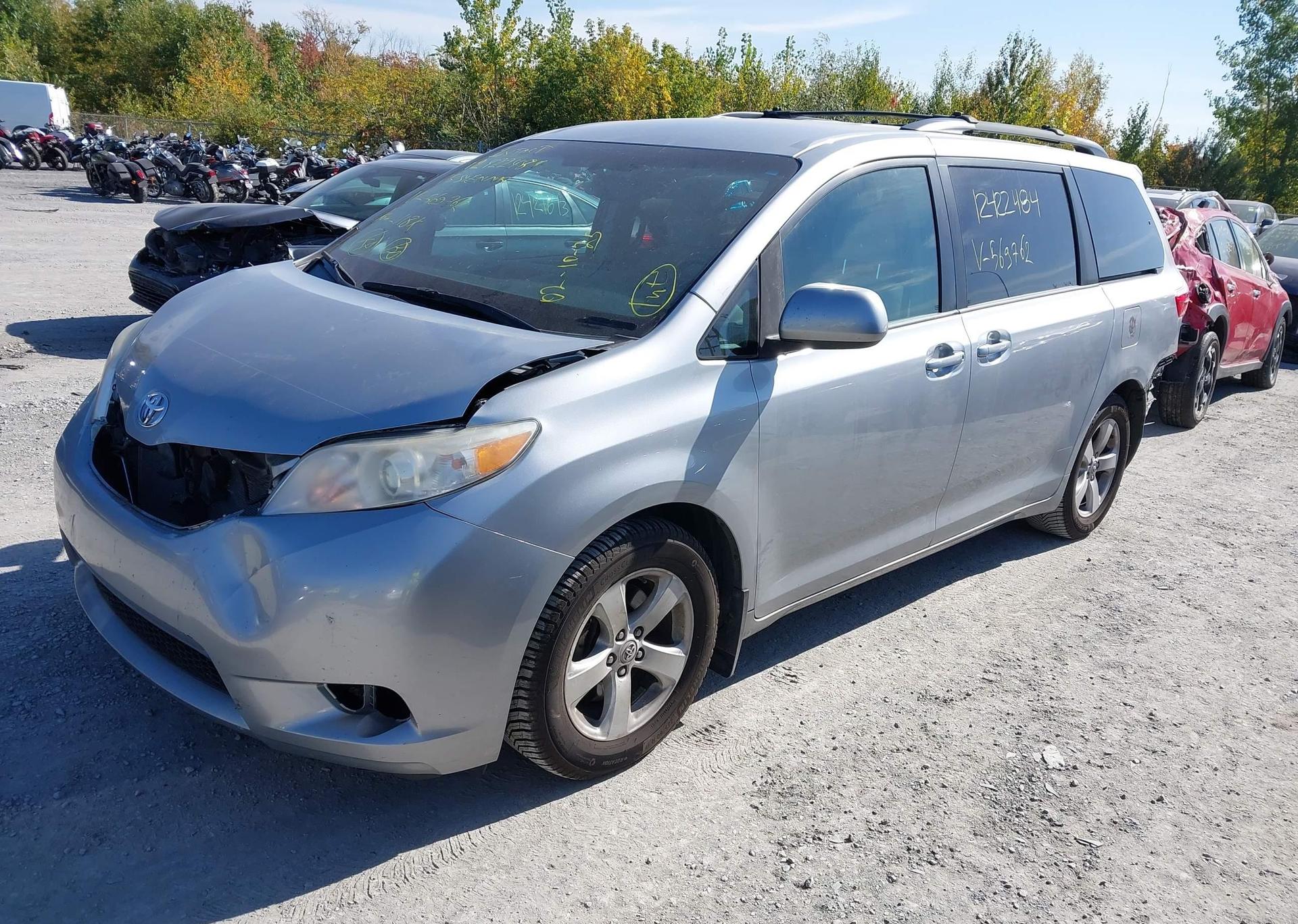 2015 TOYOTA SIENNA