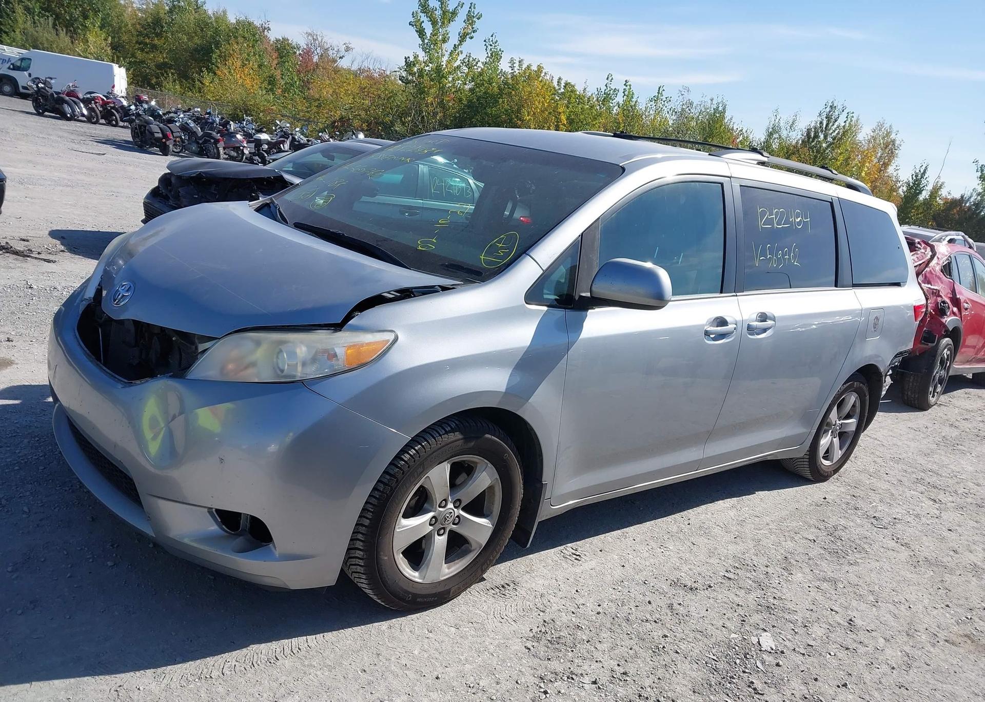 2015 TOYOTA SIENNA