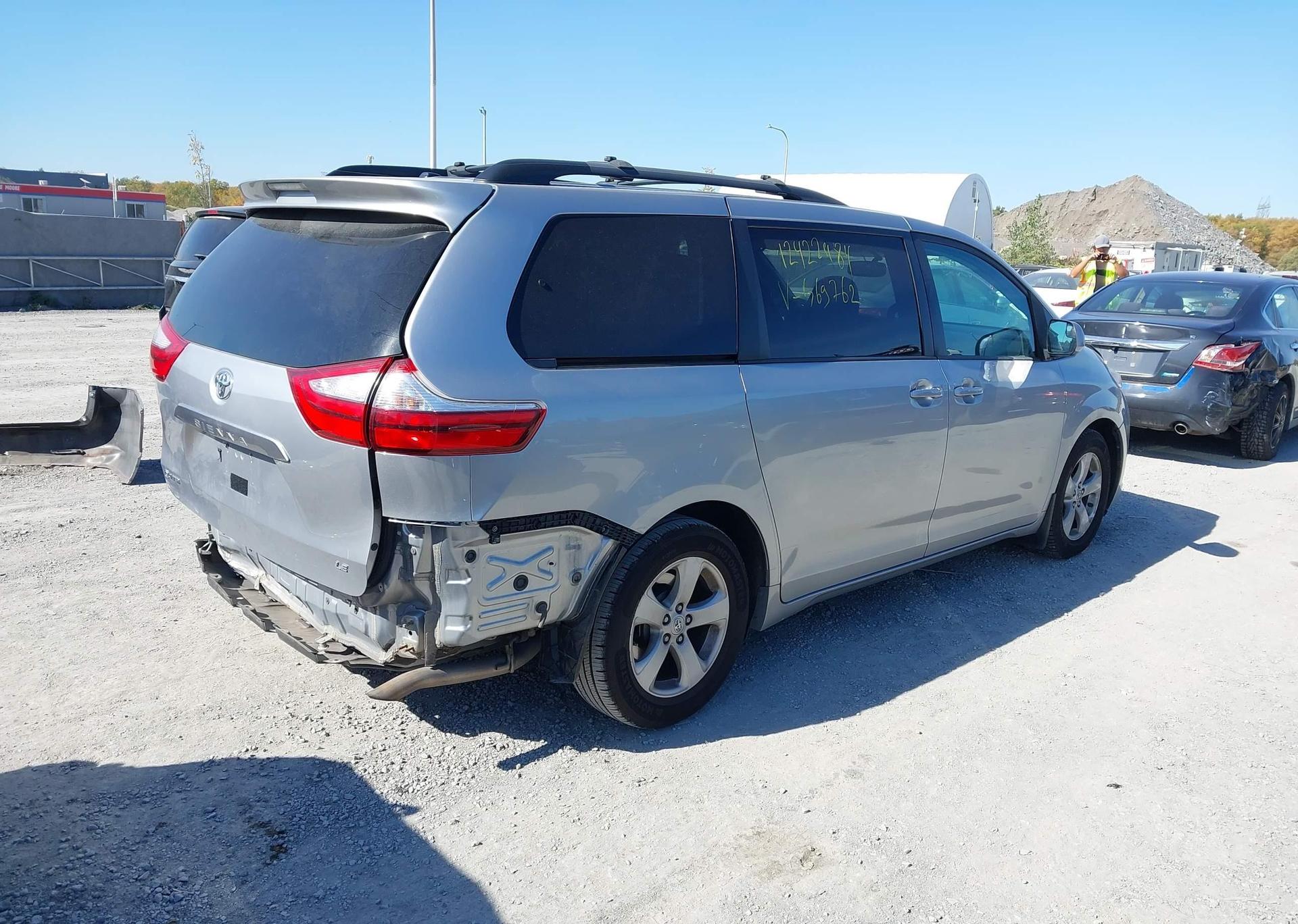 2015 TOYOTA SIENNA
