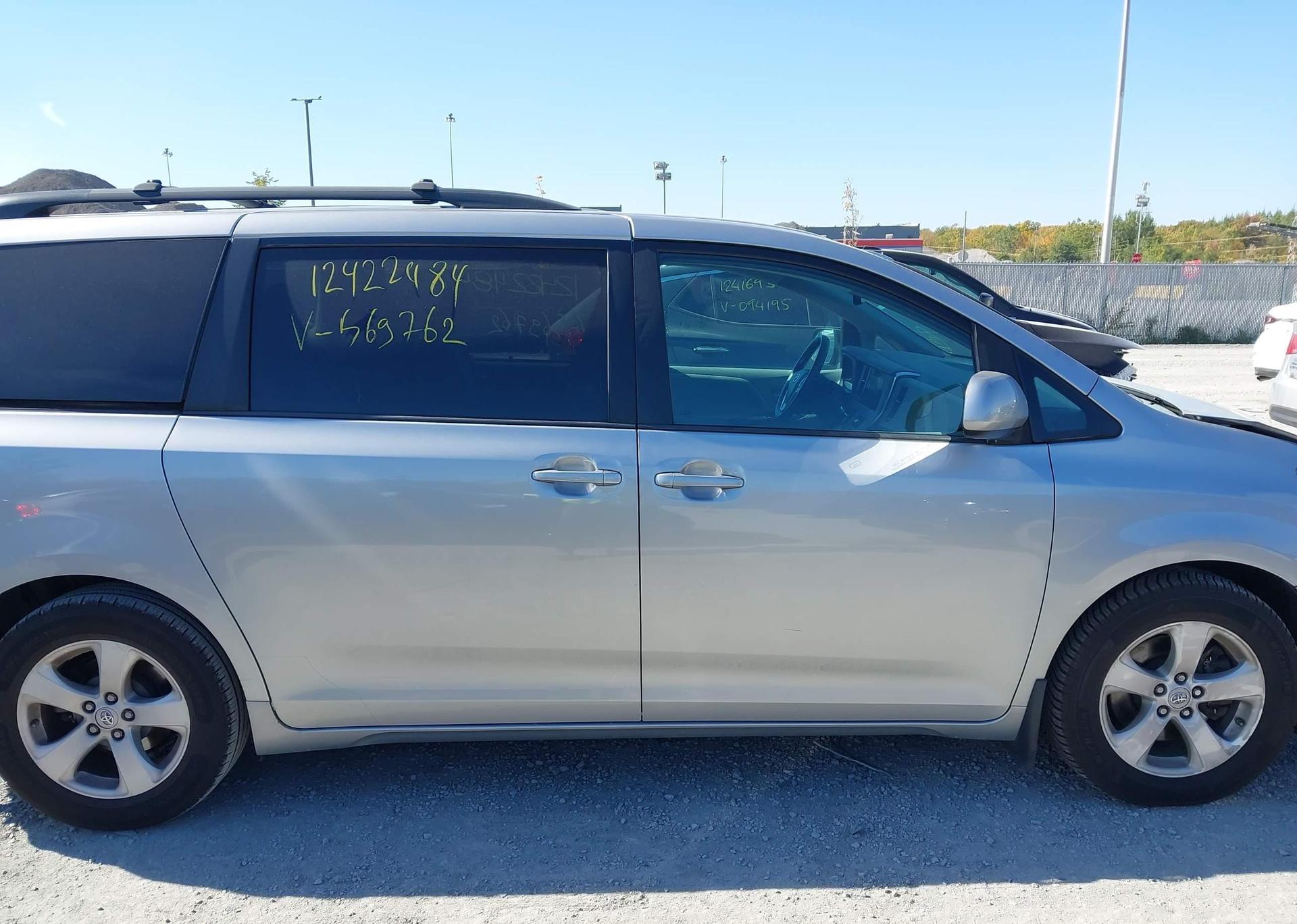 2015 TOYOTA SIENNA