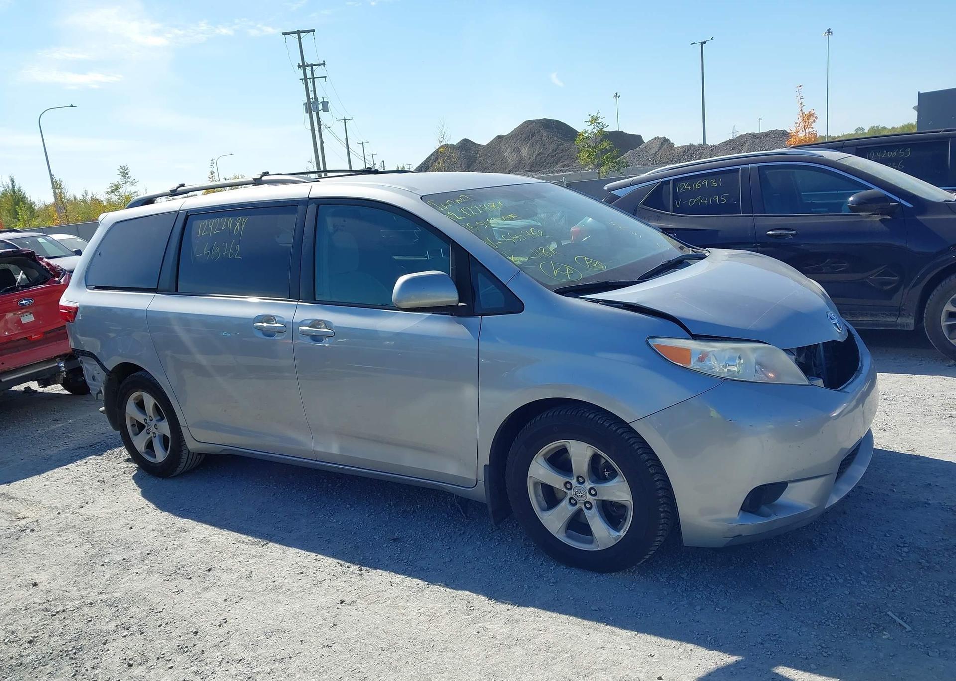 2015 TOYOTA SIENNA