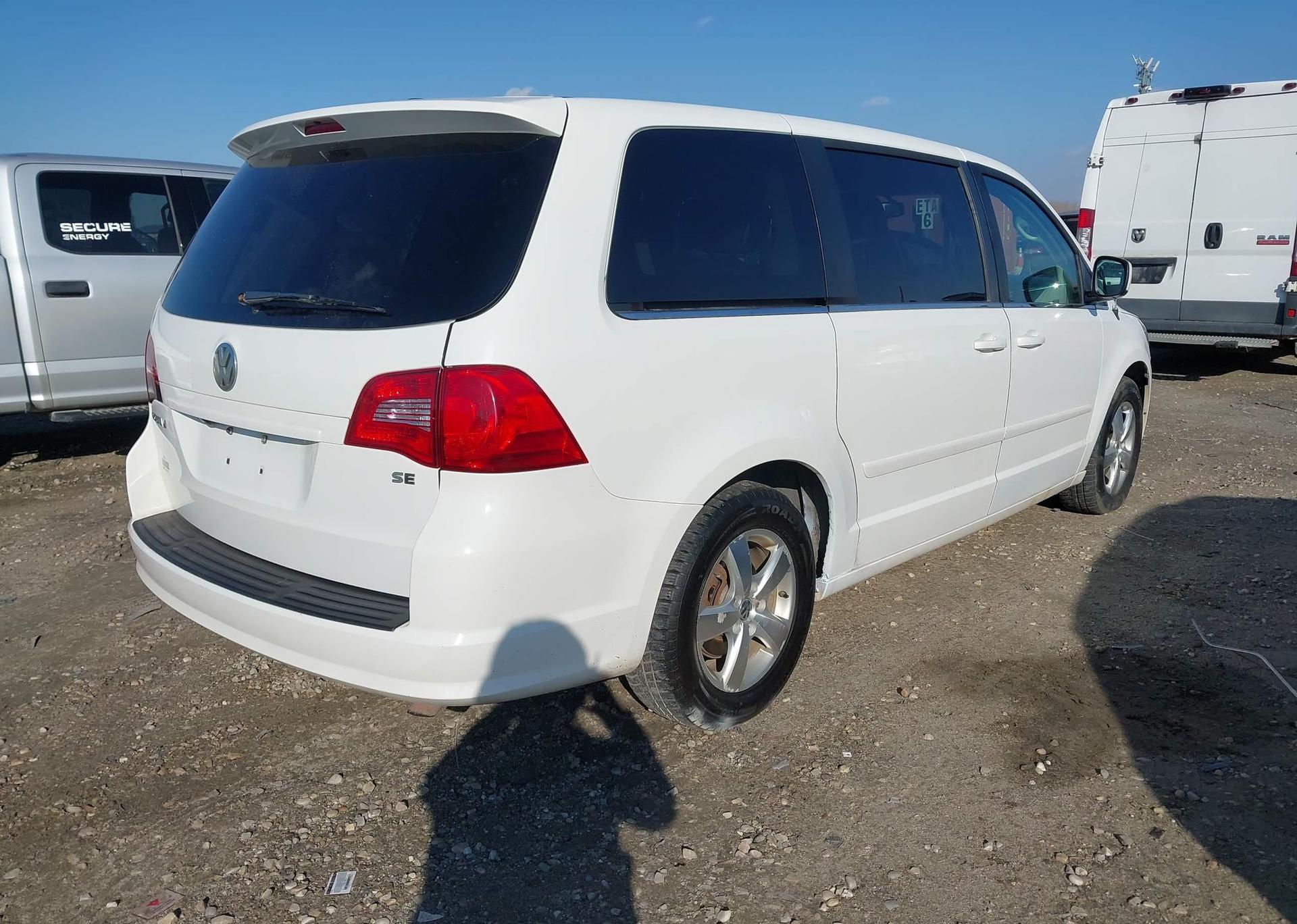 2010 VOLKSWAGEN ROUTAN SE