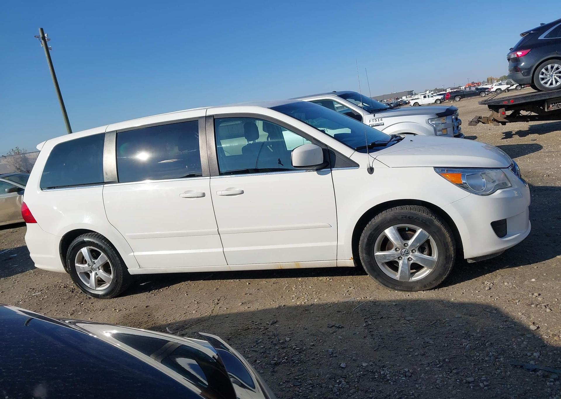 2010 VOLKSWAGEN ROUTAN SE