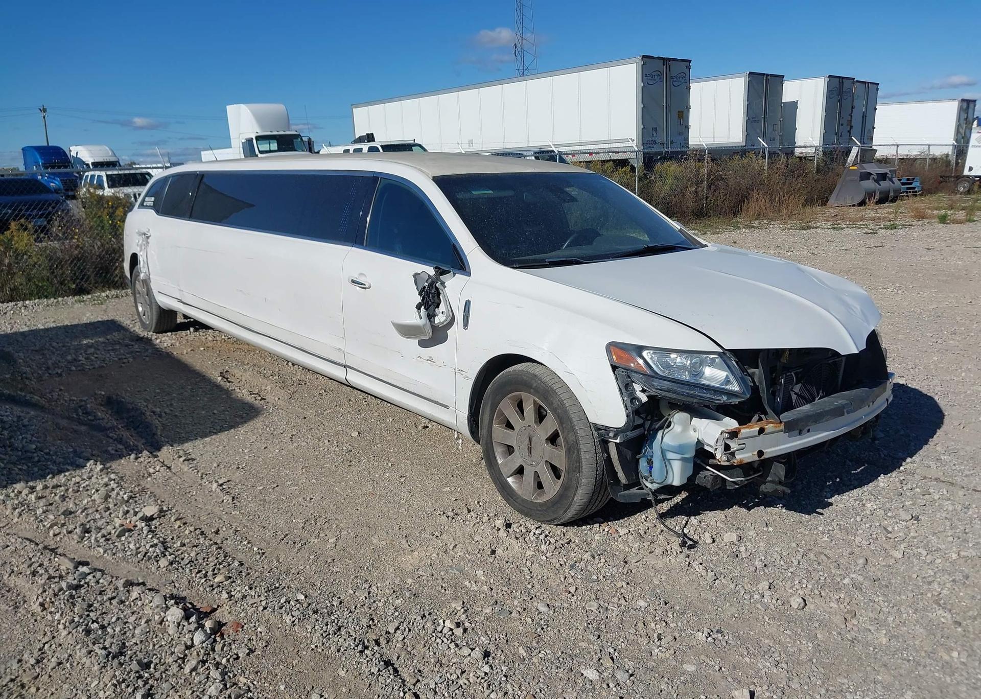 2015 LINCOLN MKT LIMO