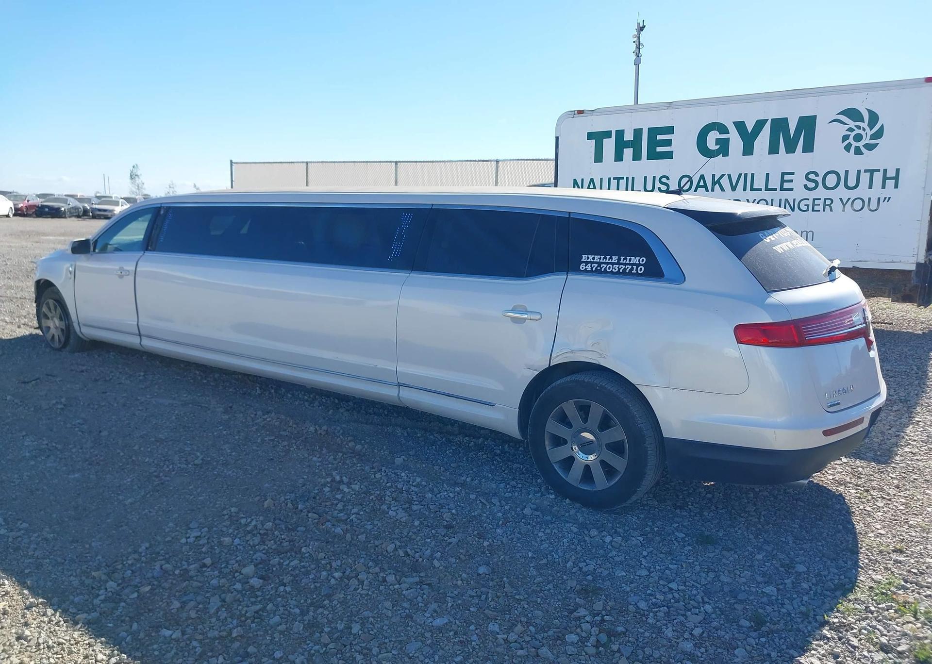 2015 LINCOLN MKT LIMO