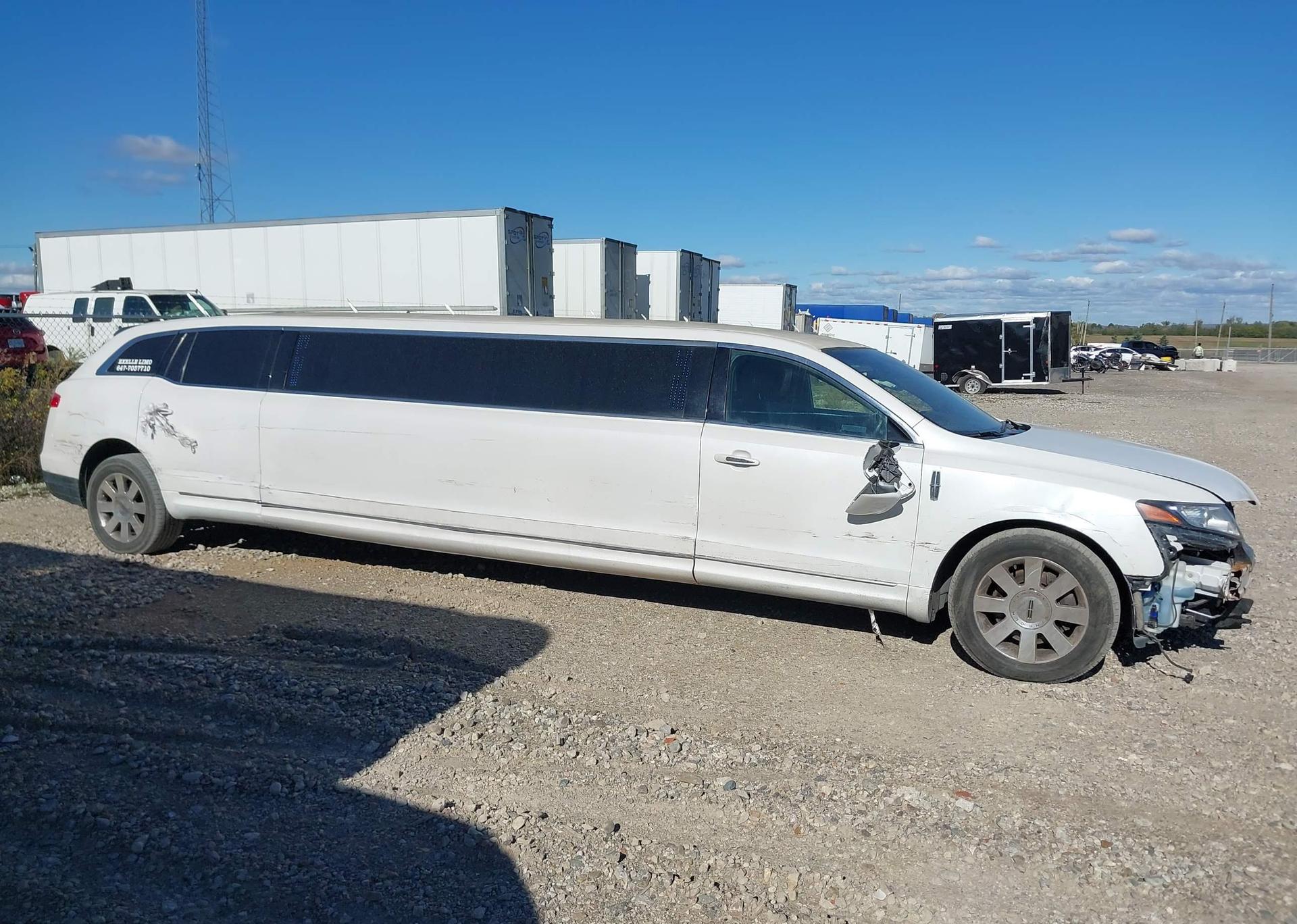 2015 LINCOLN MKT LIMO