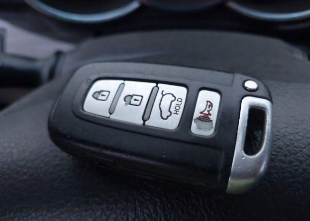 2011 KIA SORENTO LX