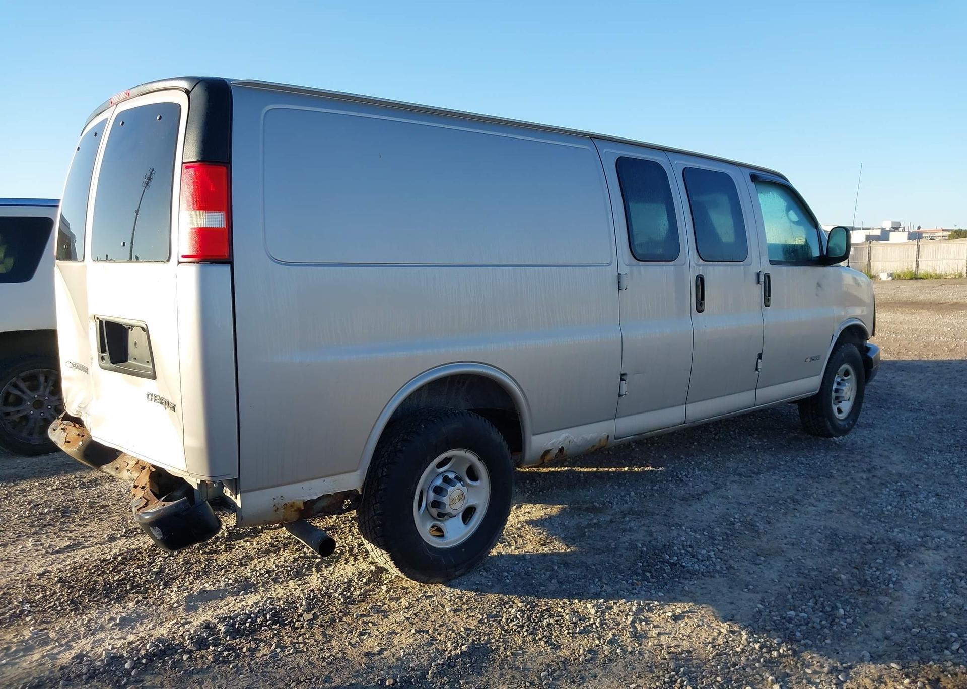 2005 CHEVROLET EXPRESS G2500