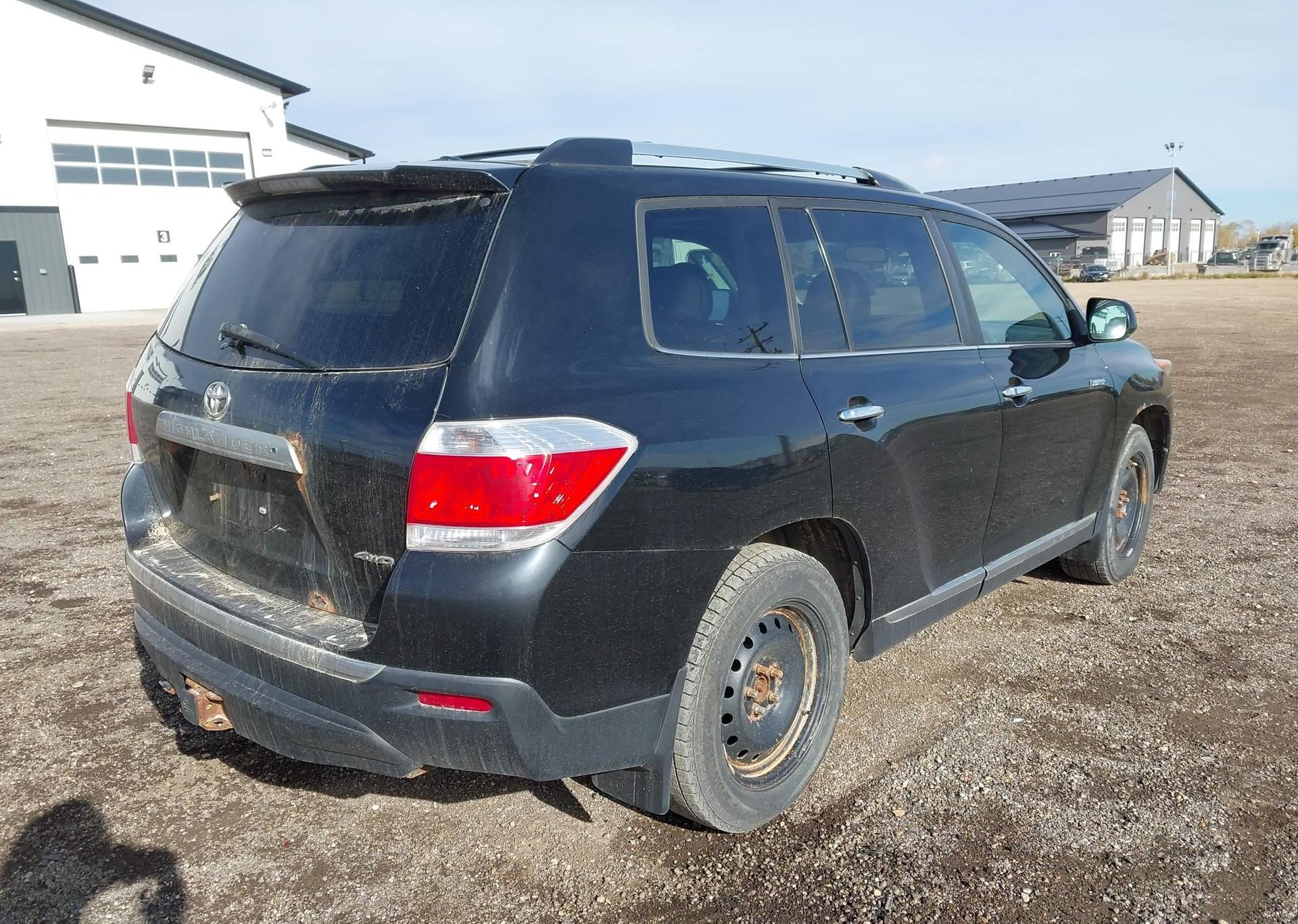 2011 TOYOTA HIGHLANDER LIMITED