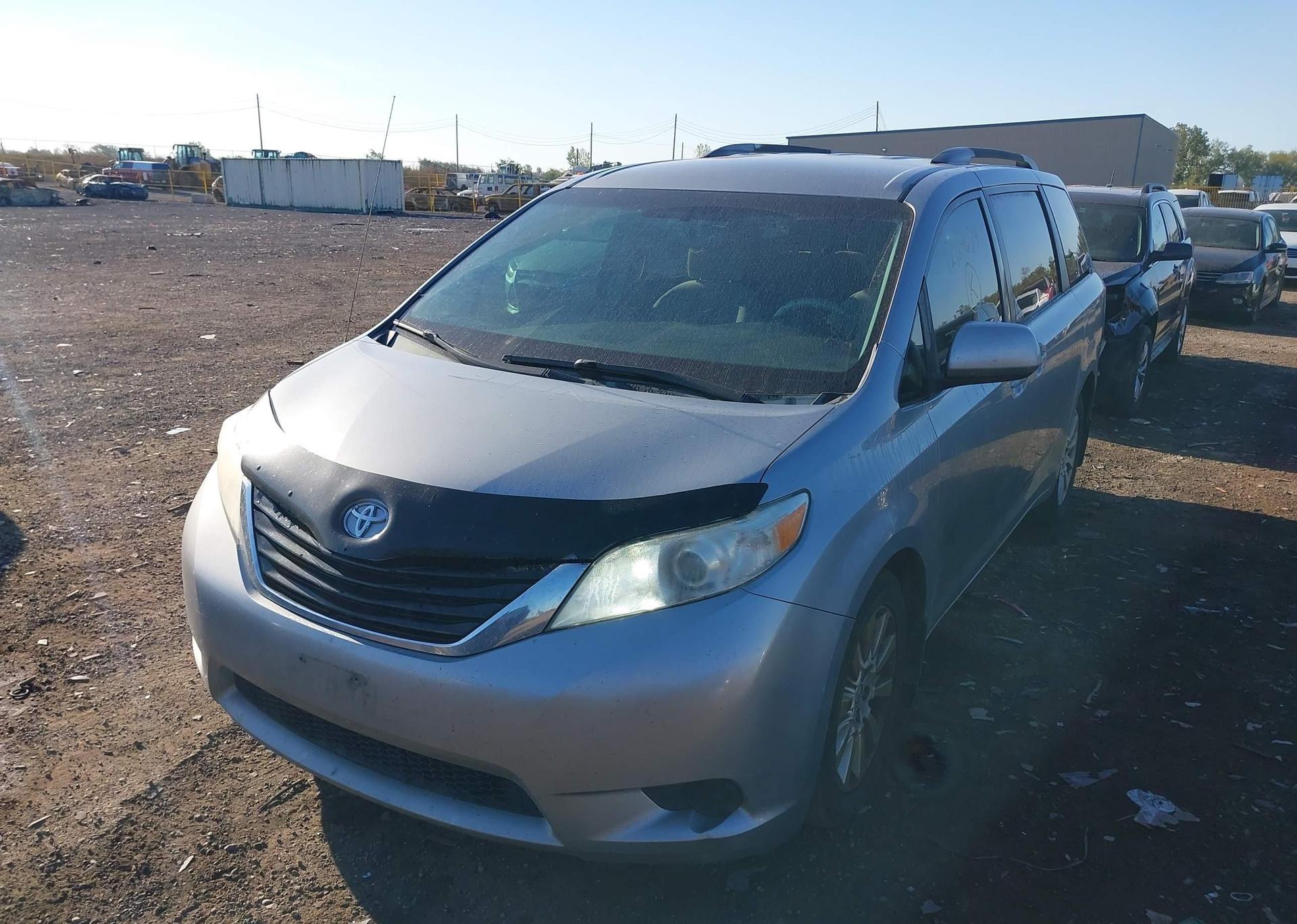 2013 TOYOTA SIENNA LE 7 PASSENGER