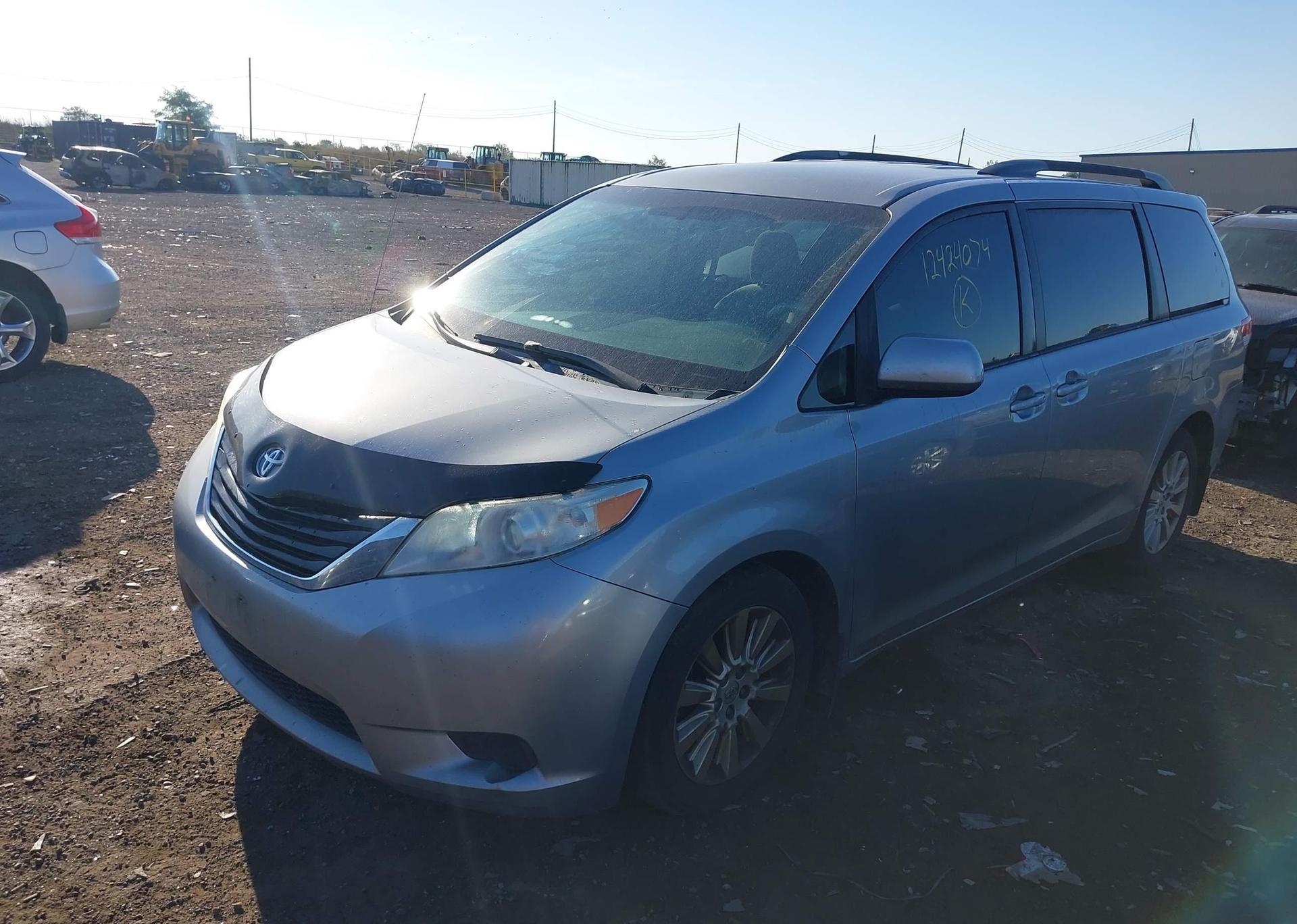 2013 TOYOTA SIENNA LE 7 PASSENGER